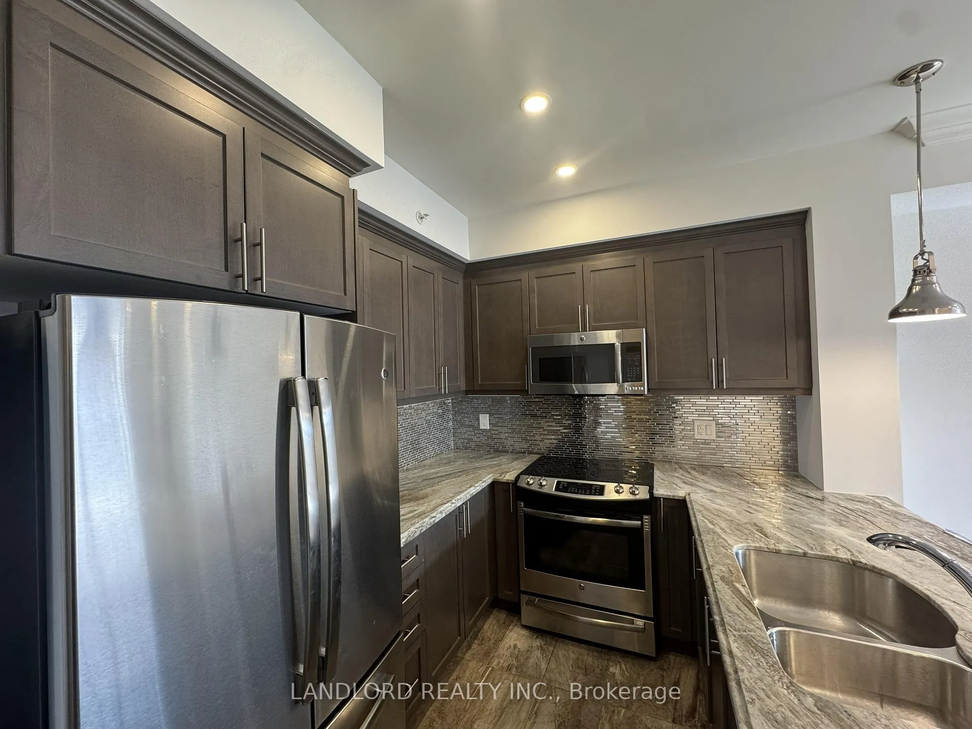 Photo 3 of Unit 312, 2300 Upper Middle Road W, Oakville, Glen Abbey — HOMEH
