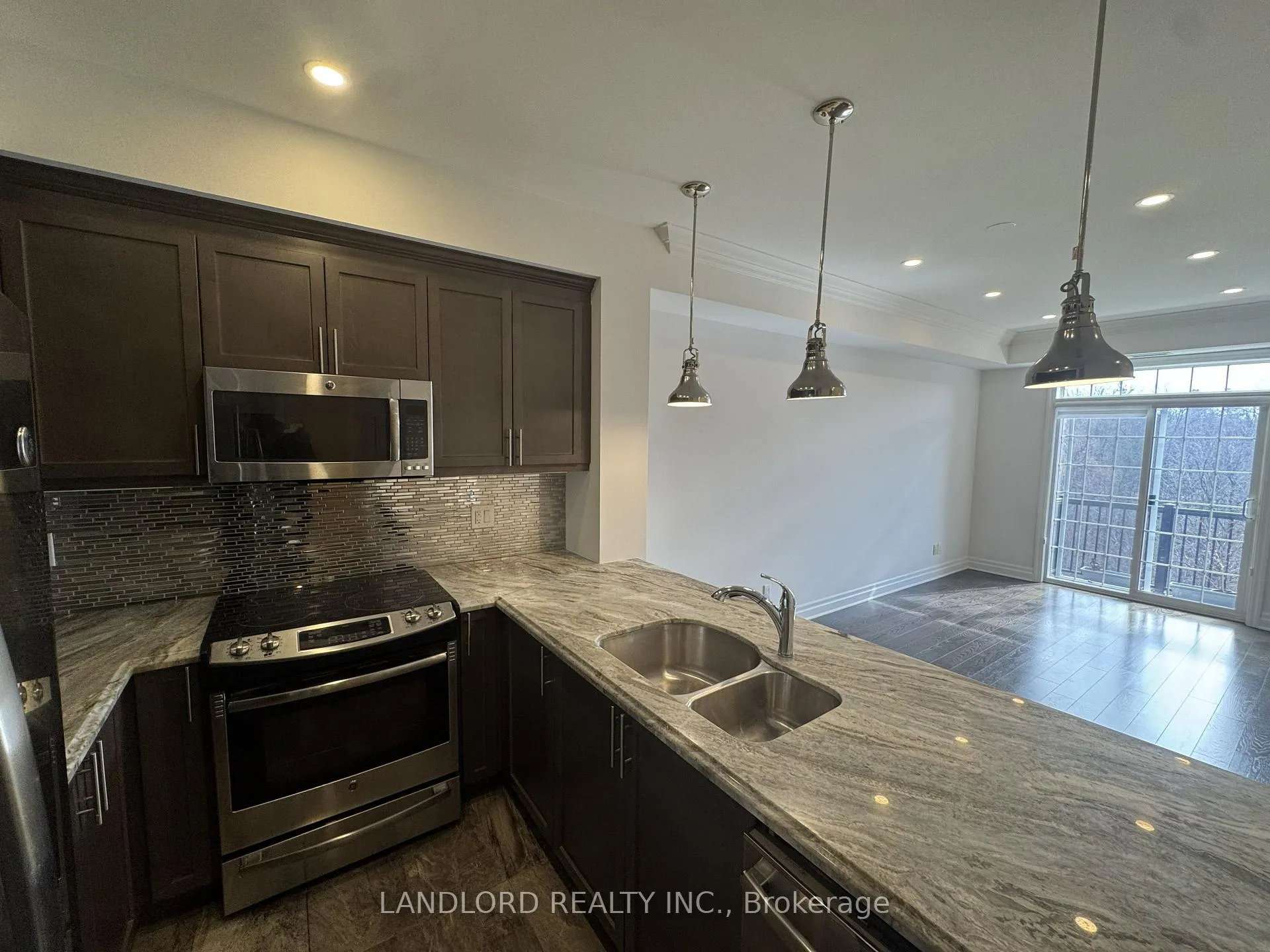 Photo 4 of Unit 312, 2300 Upper Middle Road W, Oakville, Glen Abbey — HOMEH