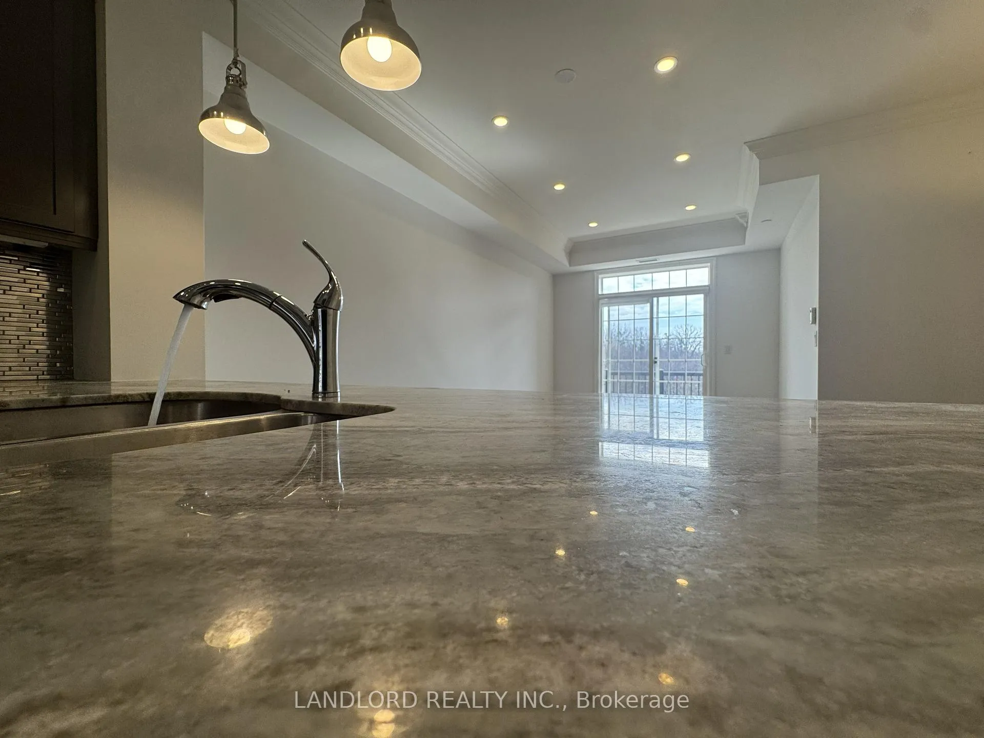 Photo 6 of Unit 312, 2300 Upper Middle Road W, Oakville, Glen Abbey — HOMEH