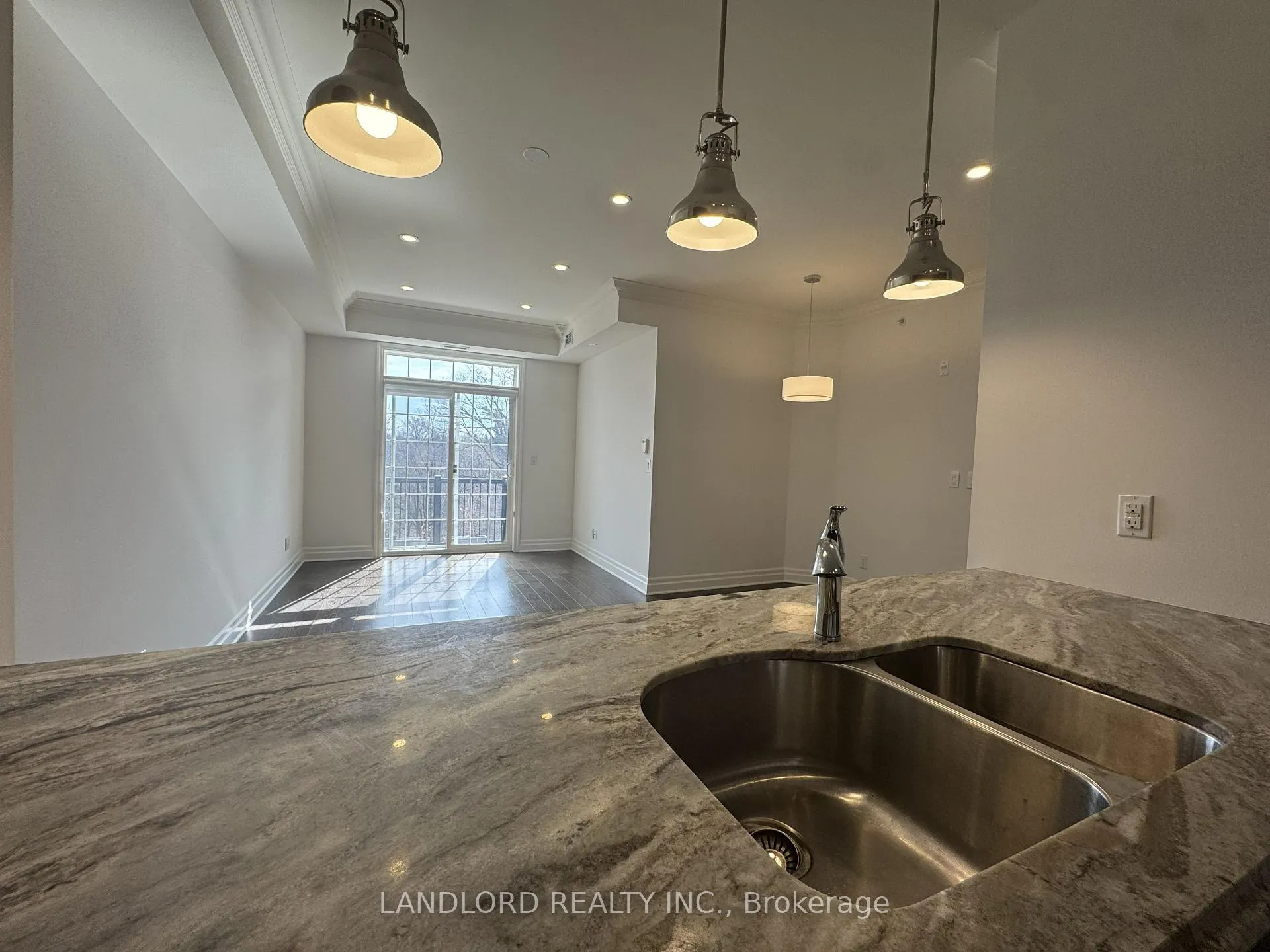 Photo 7 of Unit 312, 2300 Upper Middle Road W, Oakville, Glen Abbey — HOMEH