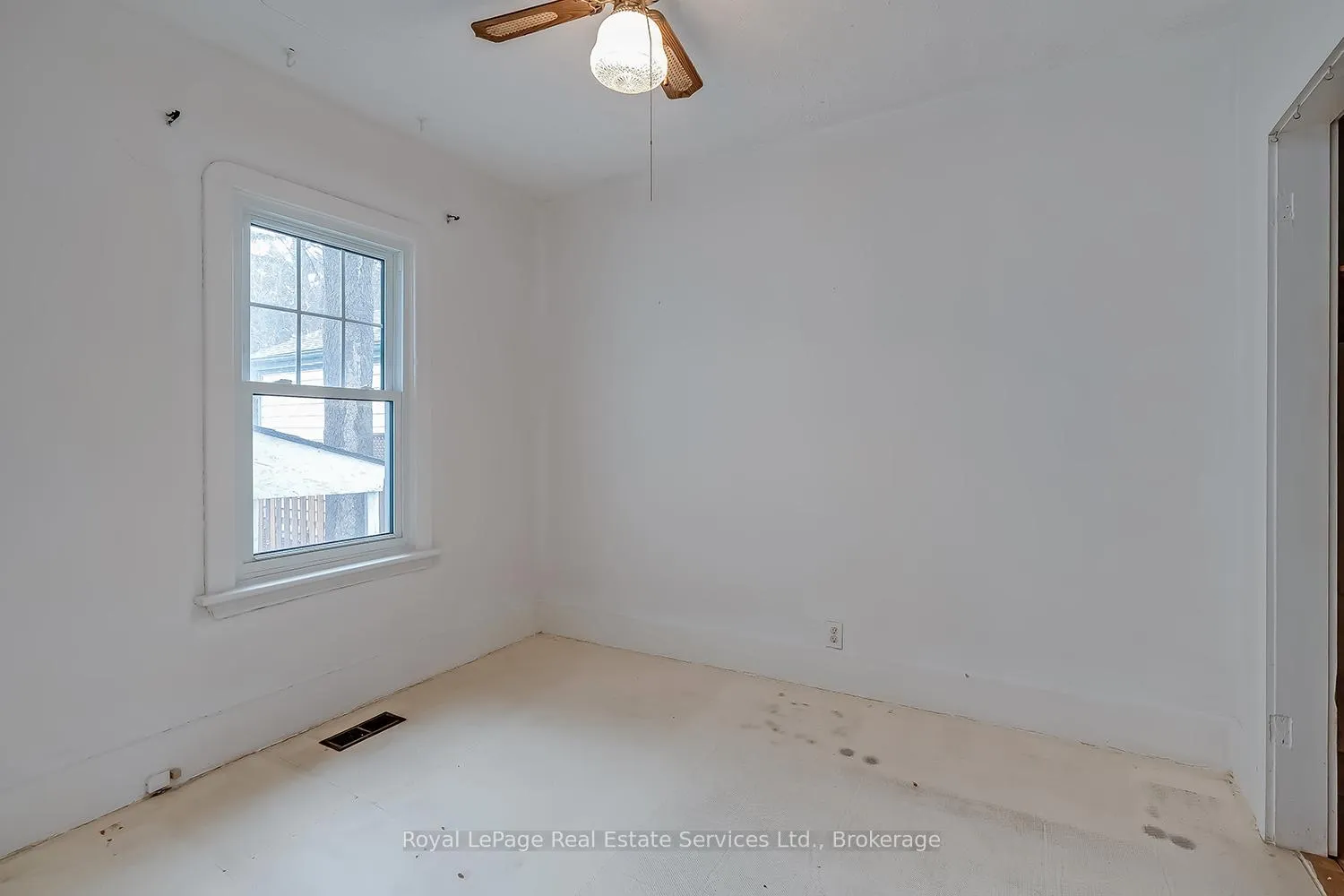 Photo 4 of 166 East 6th Street, Hamilton, Centremount — HOMEH