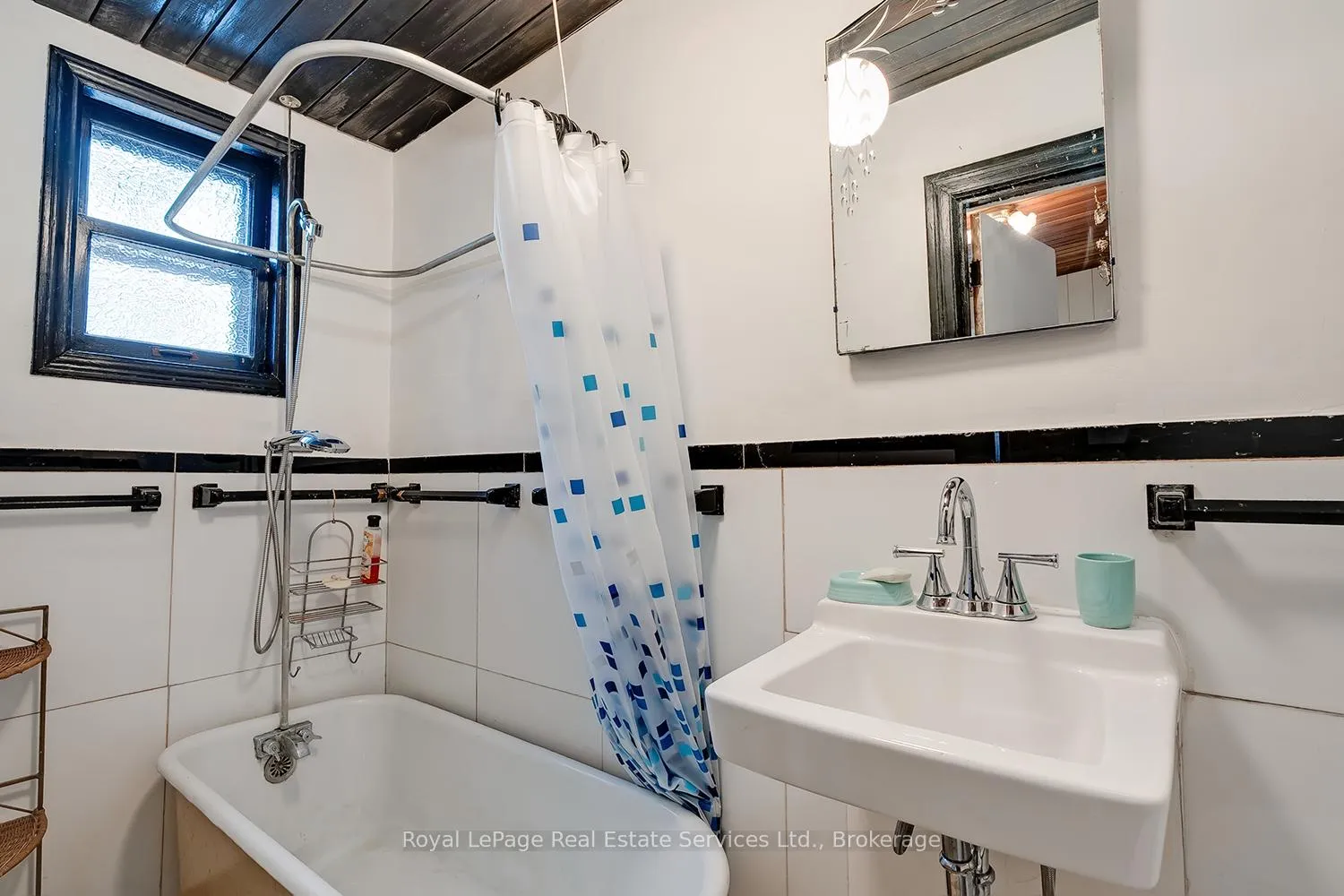 Photo 5 of 166 East 6th Street, Hamilton, Centremount — HOMEH