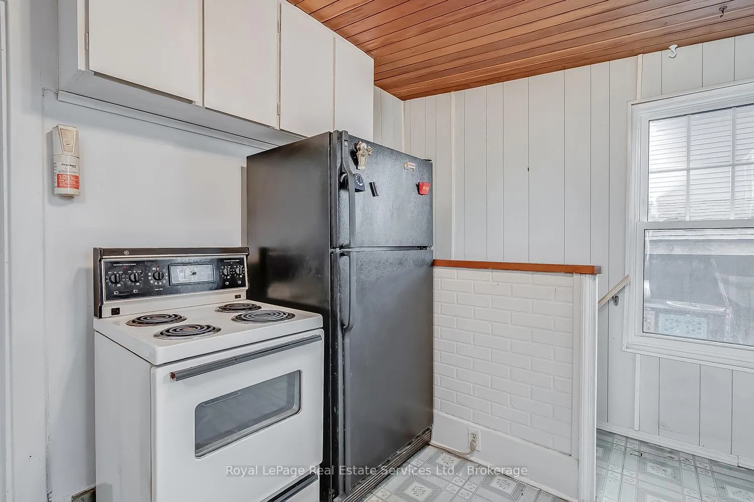 Photo 6 of 166 East 6th Street, Hamilton, Centremount — HOMEH