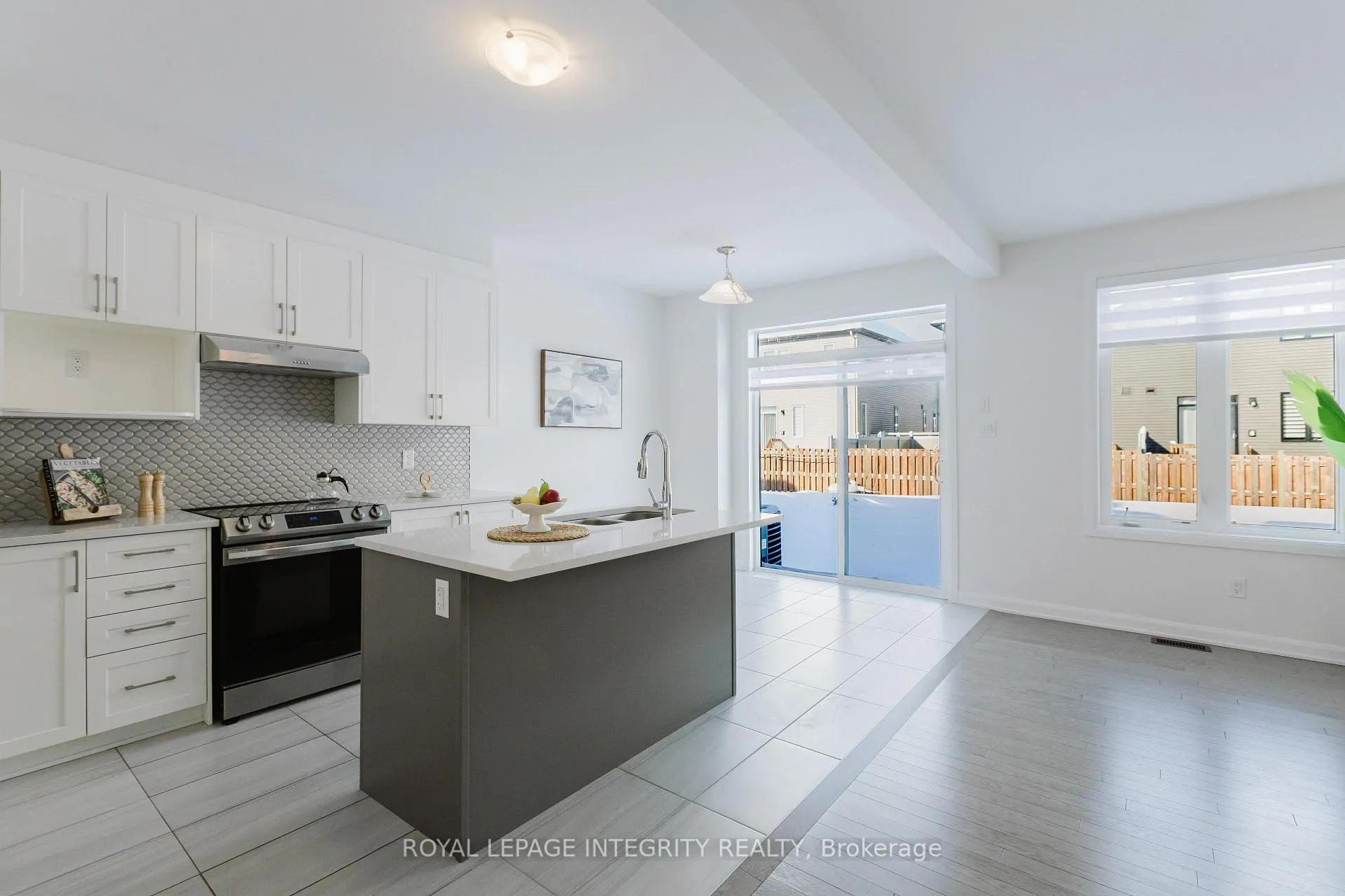 Photo 10 of 850 Cappamore Drive, Ottawa, Barrhaven - Half Moon Bay — HOMEH