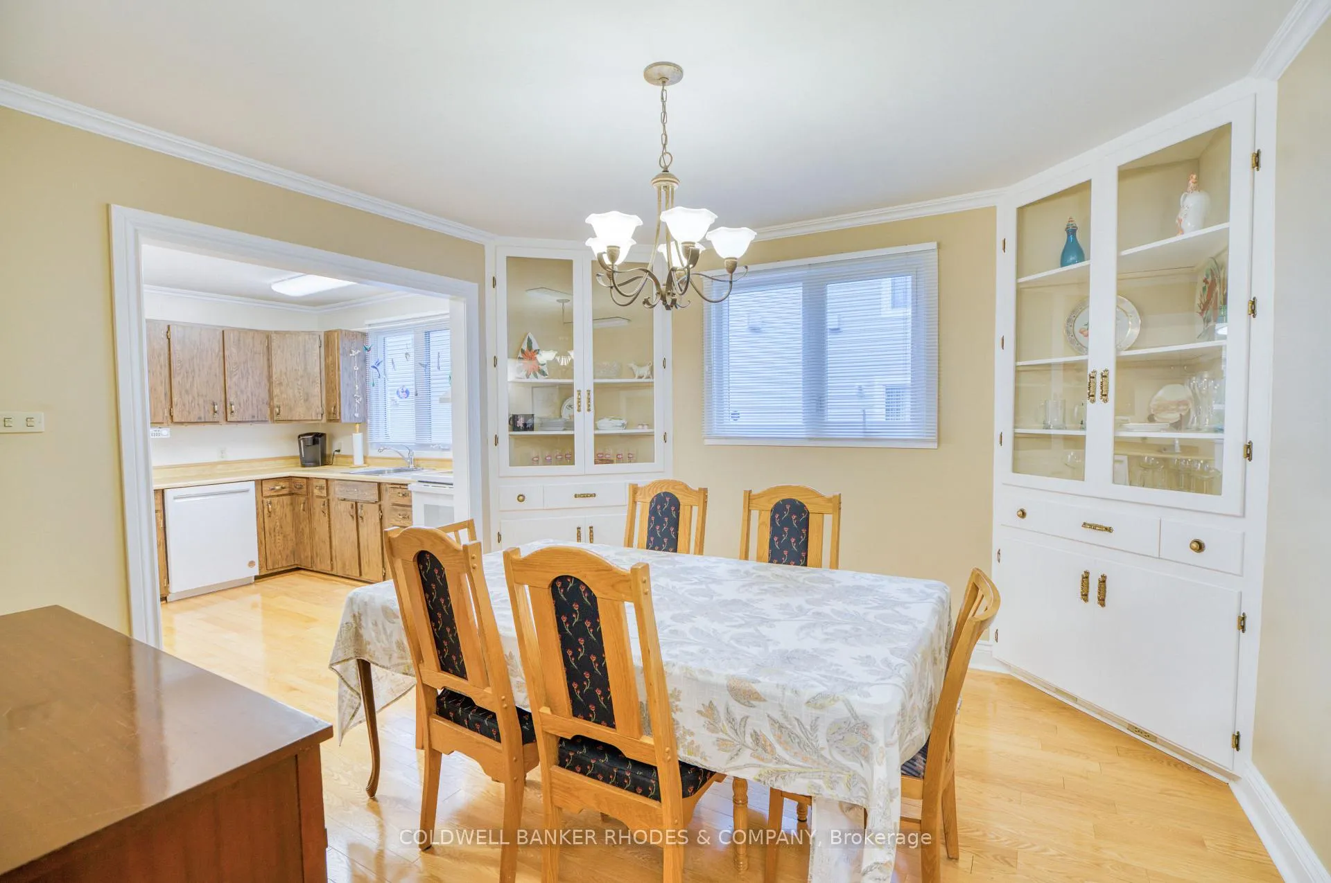 Photo 4 of 118 Robinson Avenue, Ottawa, Sandy Hill — HOMEH