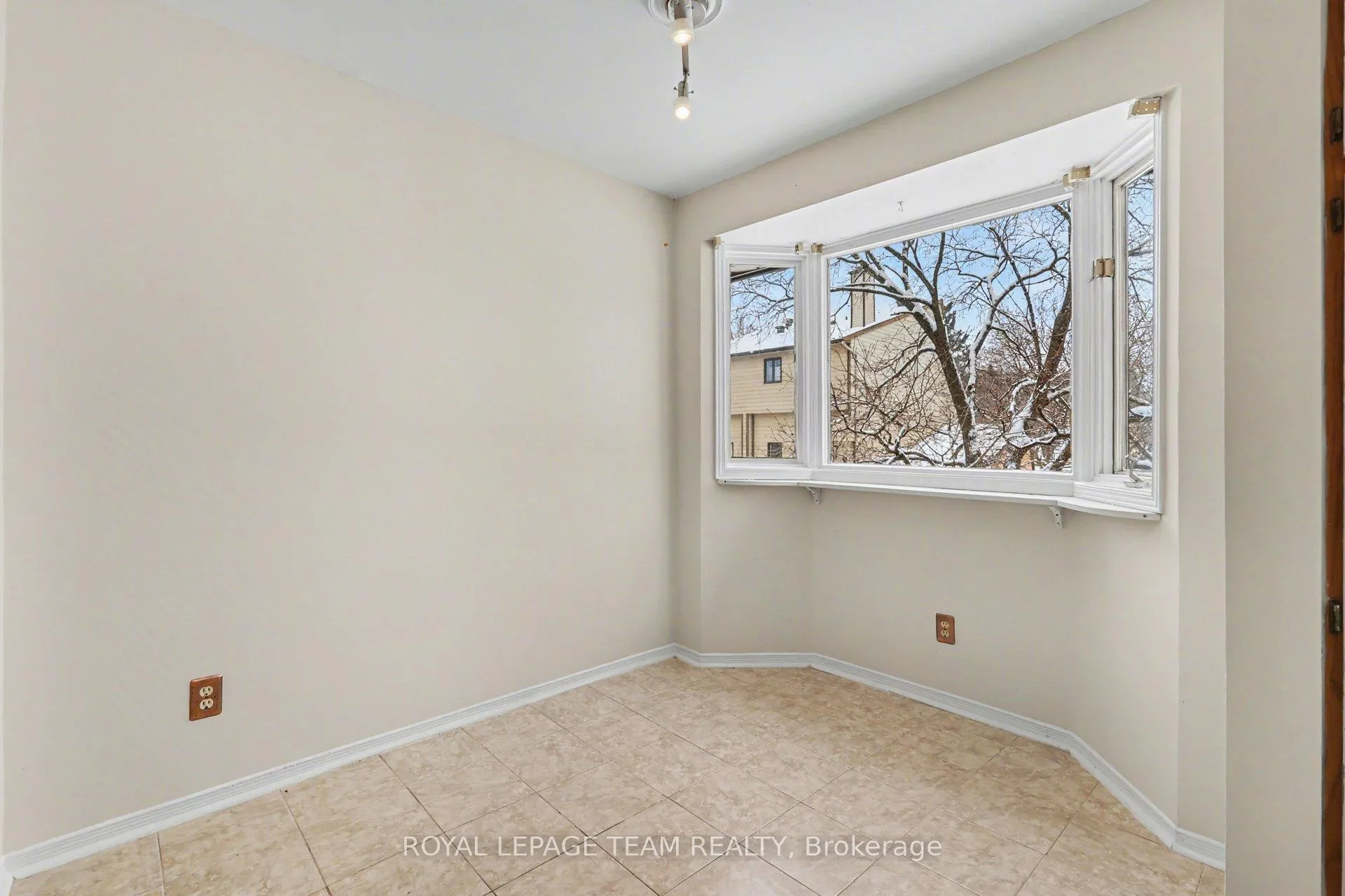 Photo 12 of 1453 Waltham Street, Ottawa, Sawmill Creek/Timbermill — HOMEH