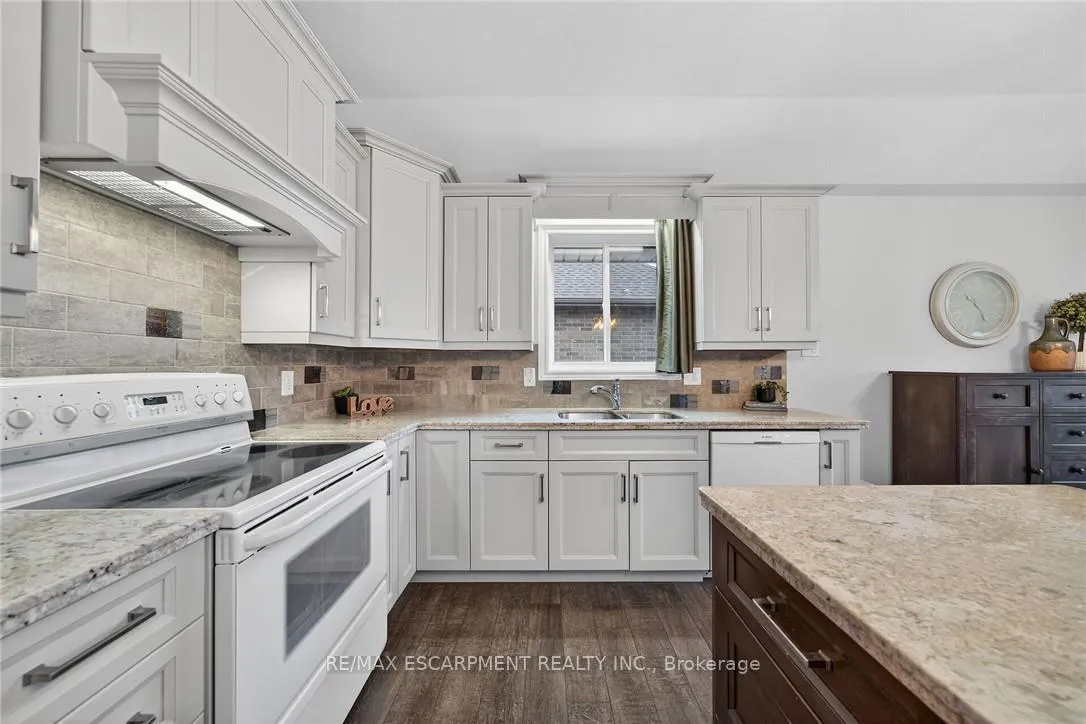 Photo 15 of 18 Homer Street, Norfolk, Port Dover — HOMEH