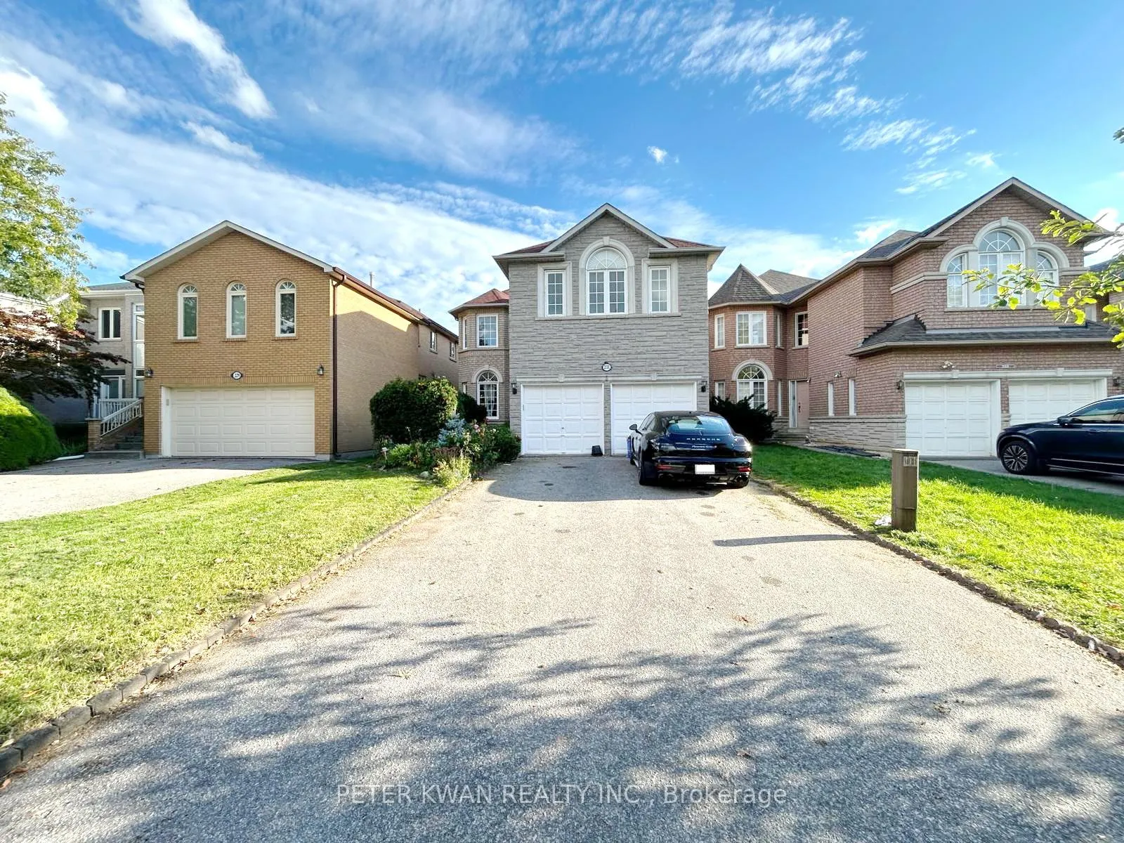 Photo 2 of 231 Pinewood Drive, Vaughan, Crestwood-Springfarm-Yorkhill — HOMEH
