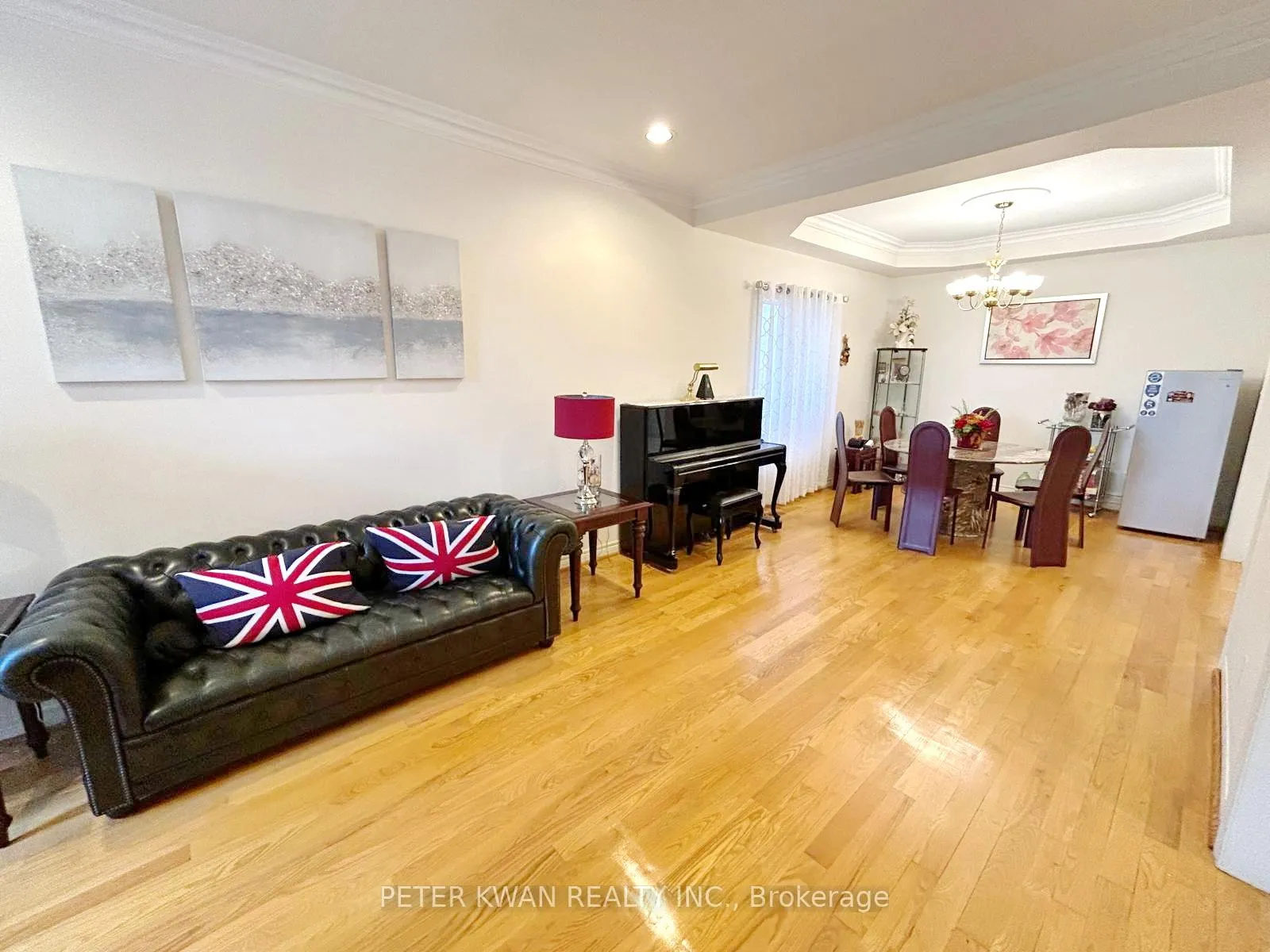 Photo 6 of 231 Pinewood Drive, Vaughan, Crestwood-Springfarm-Yorkhill — HOMEH