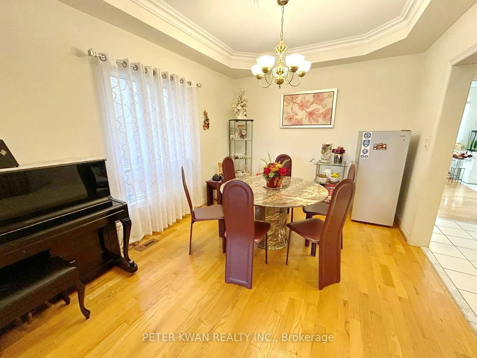 Photo 7 of 231 Pinewood Drive, Vaughan, Crestwood-Springfarm-Yorkhill — HOMEH