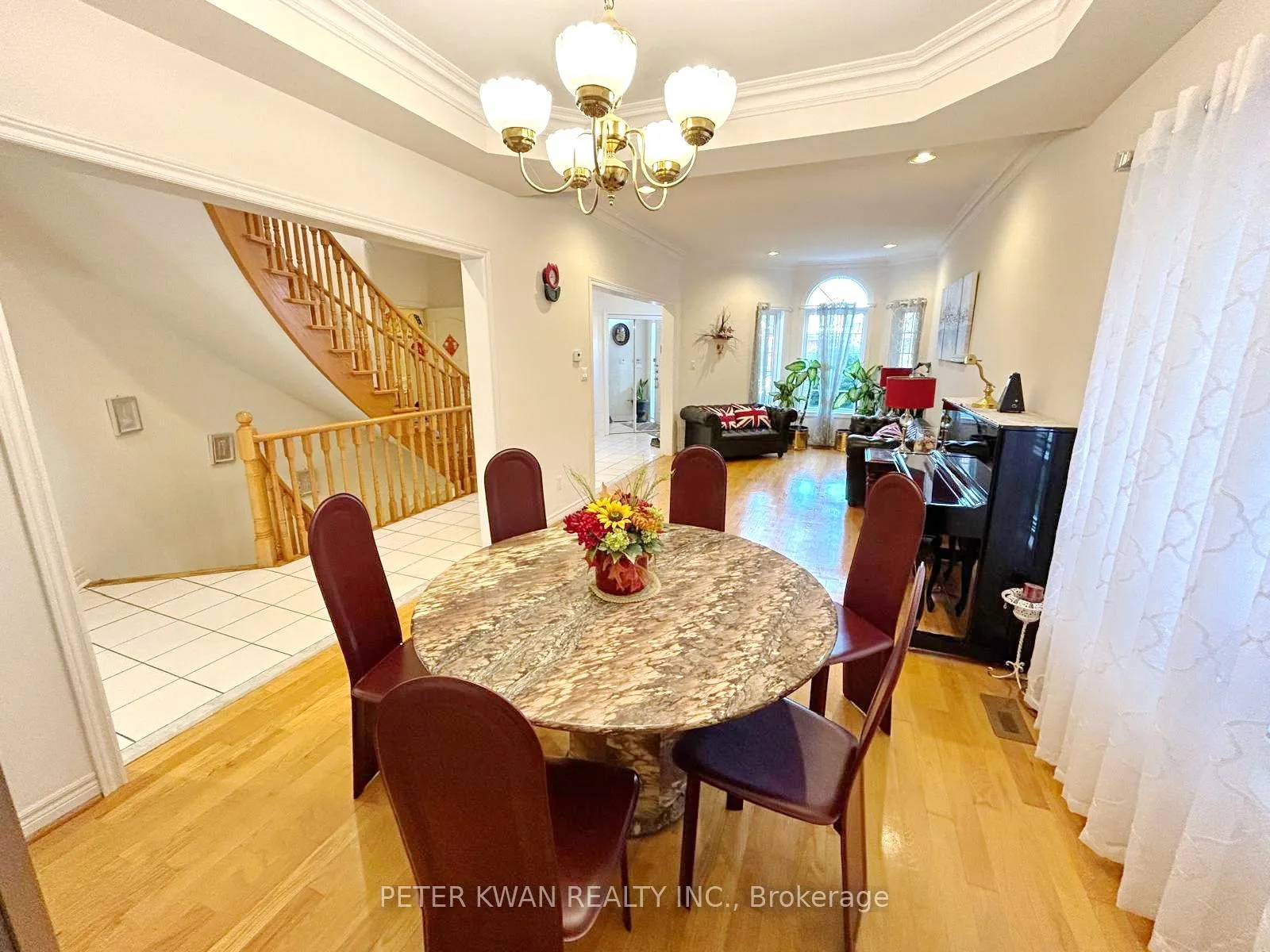 Photo 10 of 231 Pinewood Drive, Vaughan, Crestwood-Springfarm-Yorkhill — HOMEH