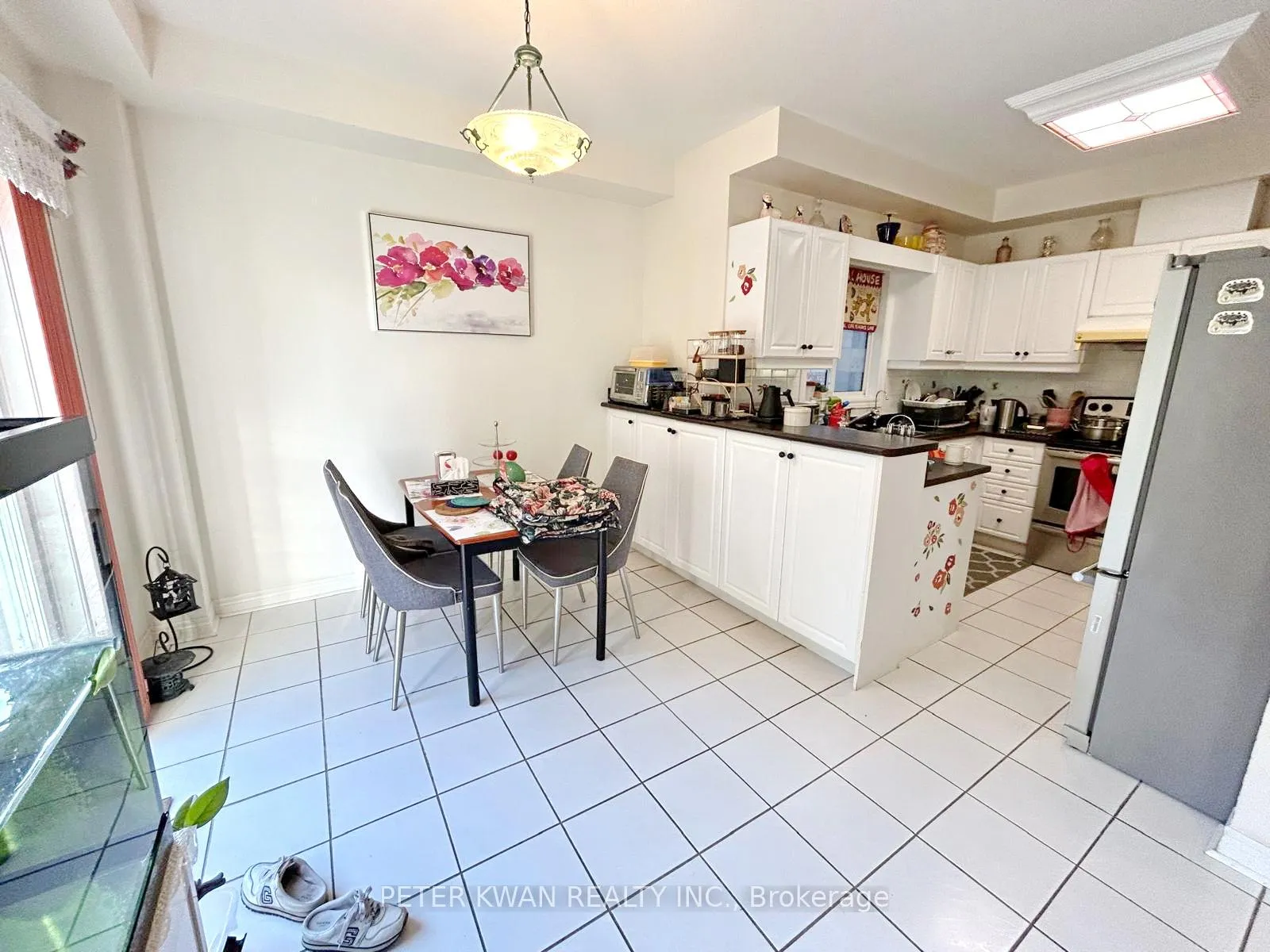 Photo 14 of 231 Pinewood Drive, Vaughan, Crestwood-Springfarm-Yorkhill — HOMEH