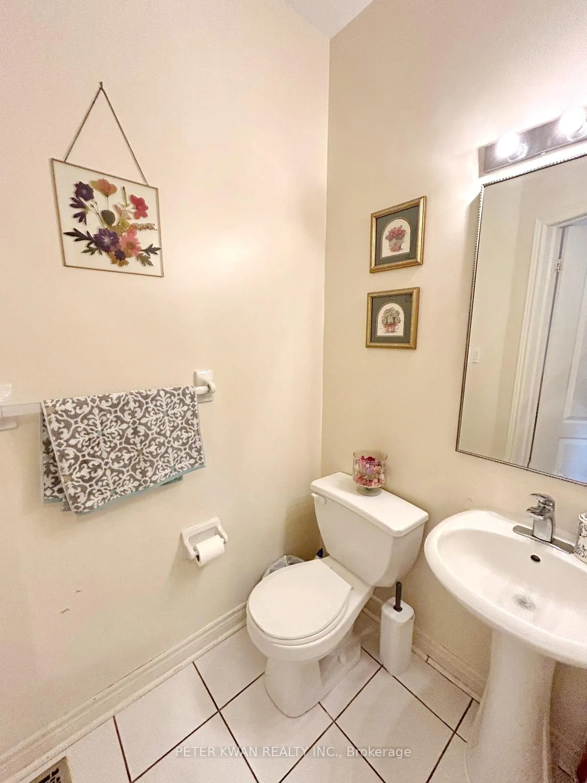 Photo 16 of 231 Pinewood Drive, Vaughan, Crestwood-Springfarm-Yorkhill — HOMEH