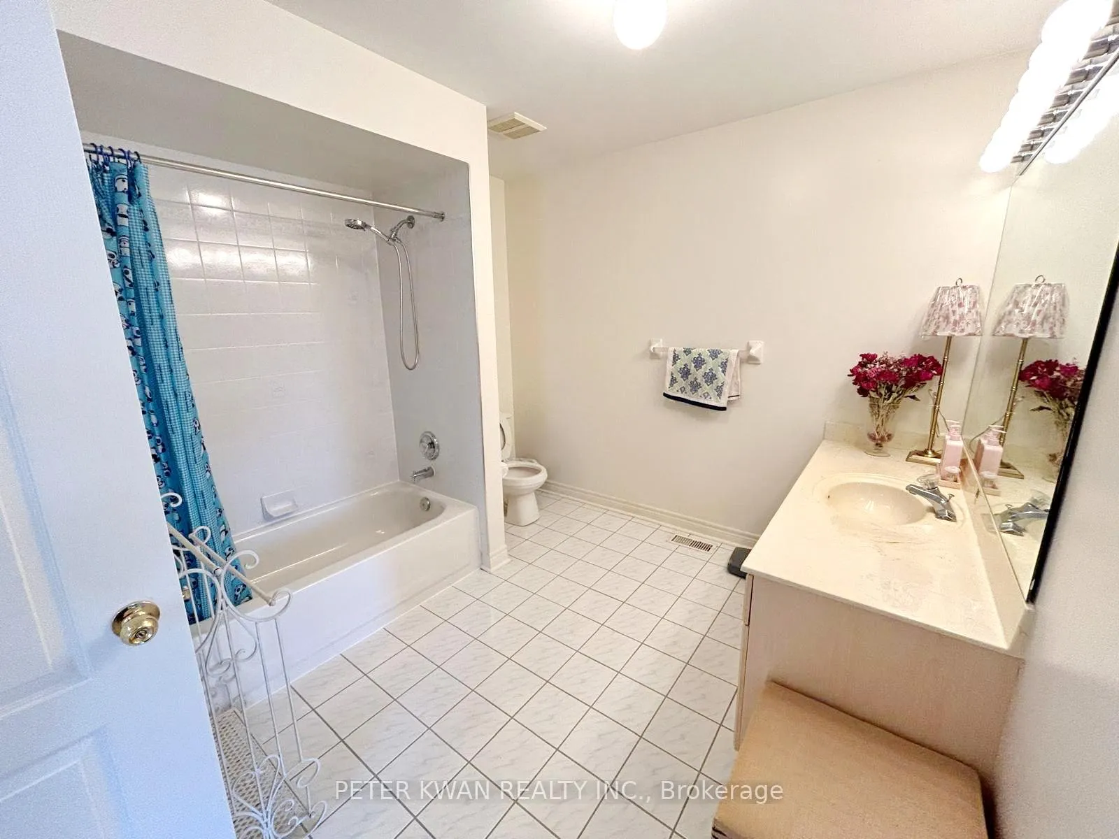 Photo 27 of 231 Pinewood Drive, Vaughan, Crestwood-Springfarm-Yorkhill — HOMEH