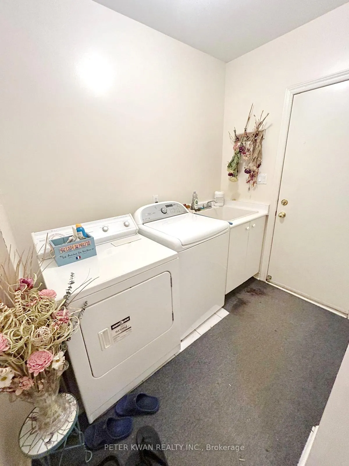 Photo 37 of 231 Pinewood Drive, Vaughan, Crestwood-Springfarm-Yorkhill — HOMEH