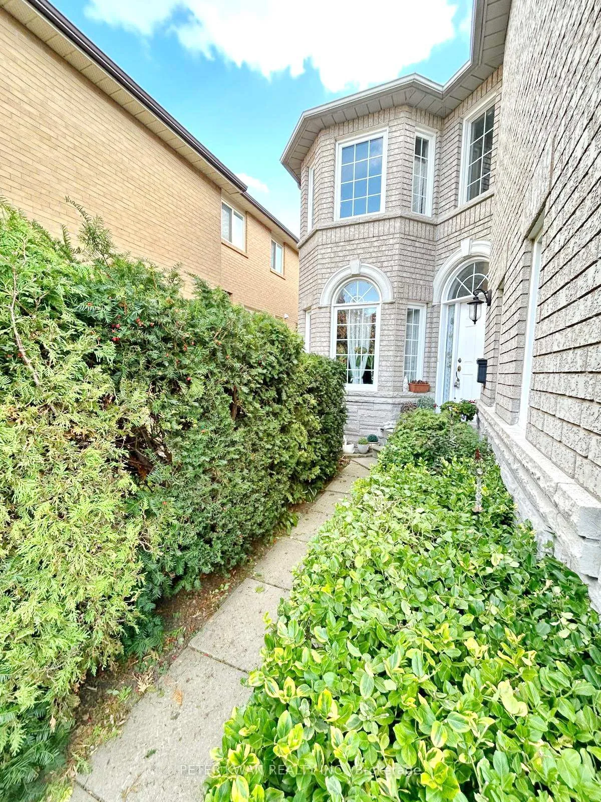 Photo 38 of 231 Pinewood Drive, Vaughan, Crestwood-Springfarm-Yorkhill — HOMEH
