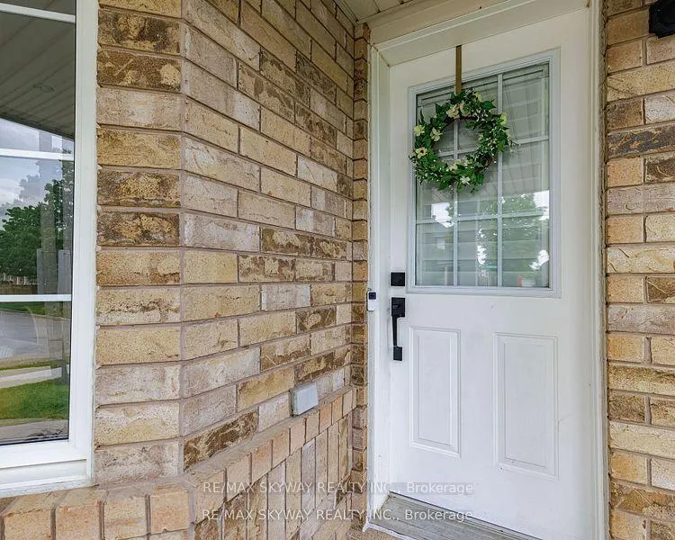 Photo 3 of 90 Sweetwood Circle, Brampton, Fletcher's Meadow — HOMEH