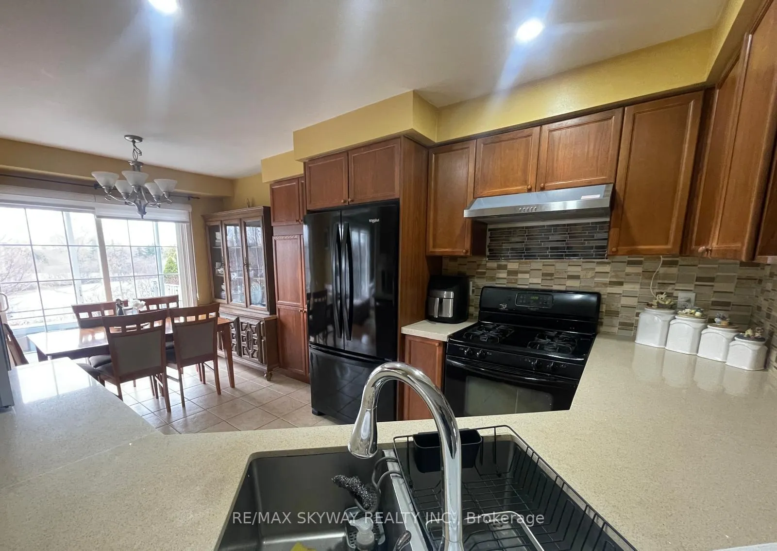 Photo 5 of 90 Sweetwood Circle, Brampton, Fletcher's Meadow — HOMEH