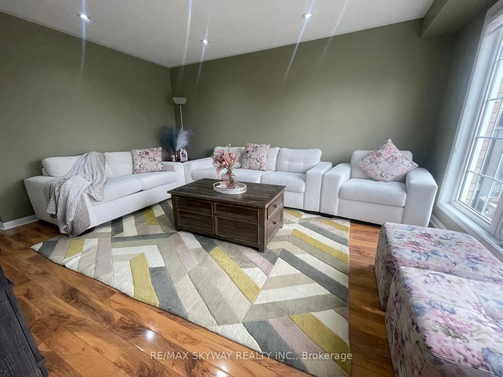 Photo 6 of 90 Sweetwood Circle, Brampton, Fletcher's Meadow — HOMEH