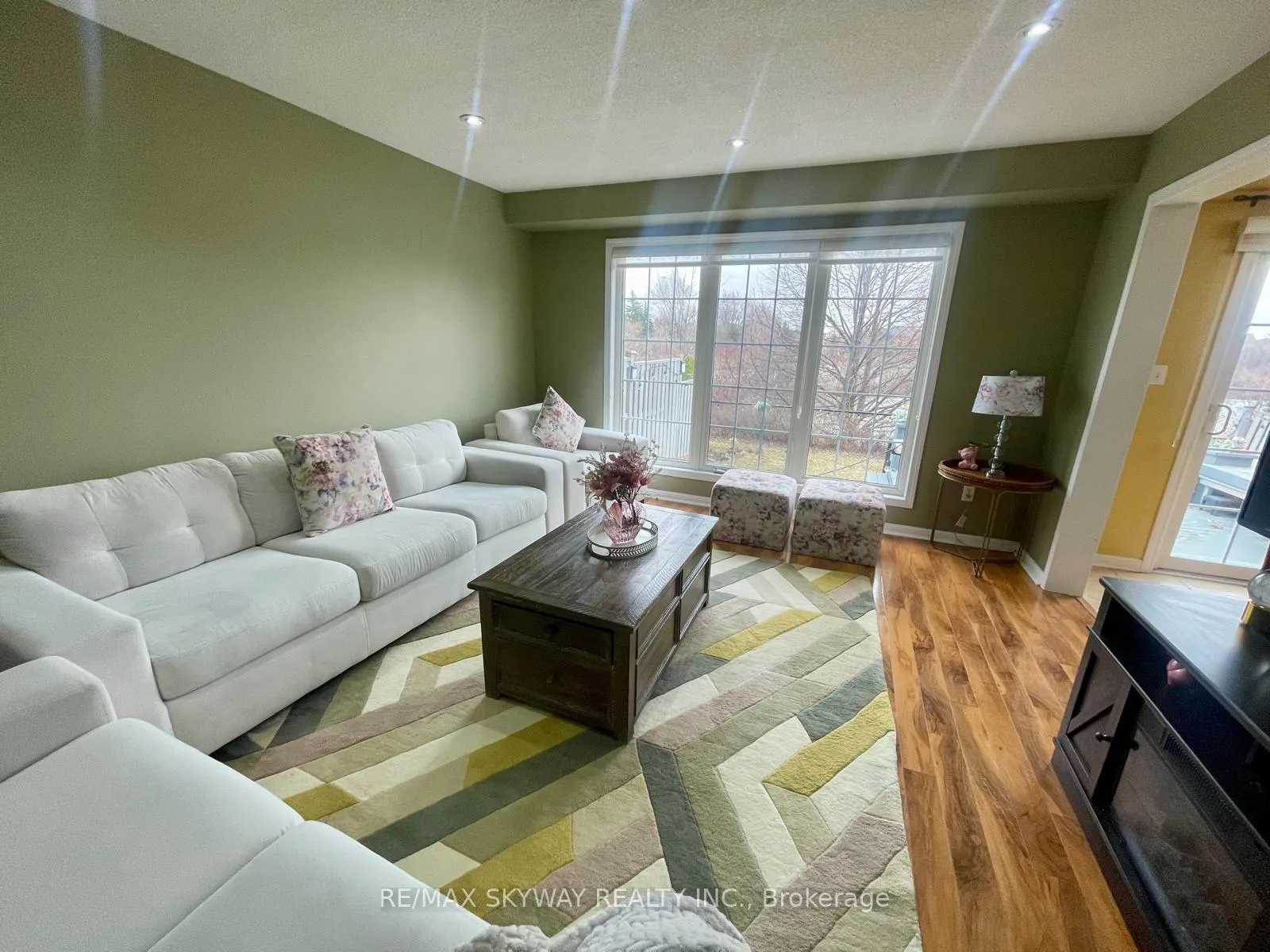 Photo 8 of 90 Sweetwood Circle, Brampton, Fletcher's Meadow — HOMEH