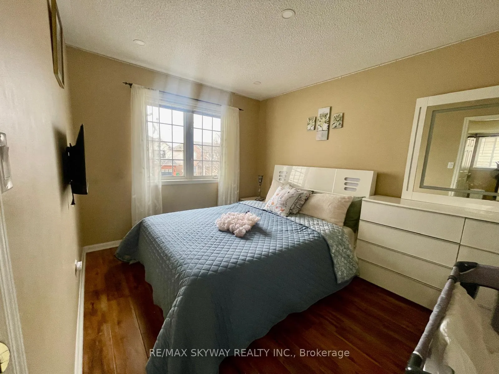 Photo 14 of 90 Sweetwood Circle, Brampton, Fletcher's Meadow — HOMEH