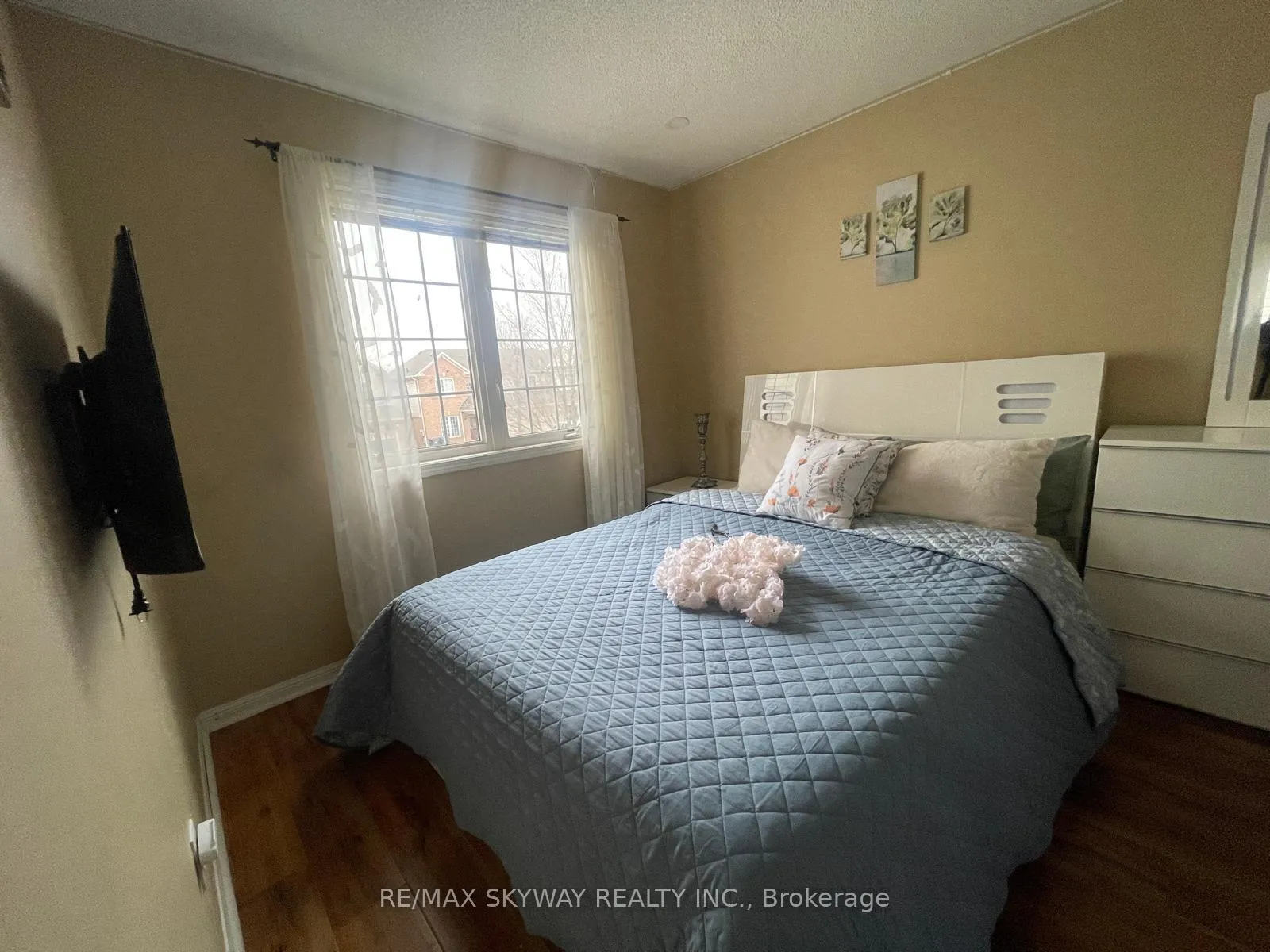 Photo 15 of 90 Sweetwood Circle, Brampton, Fletcher's Meadow — HOMEH