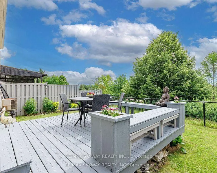 Photo 21 of 90 Sweetwood Circle, Brampton, Fletcher's Meadow — HOMEH