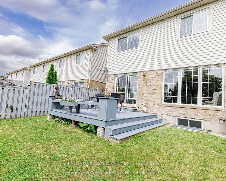 Photo 23 of 90 Sweetwood Circle, Brampton, Fletcher's Meadow — HOMEH