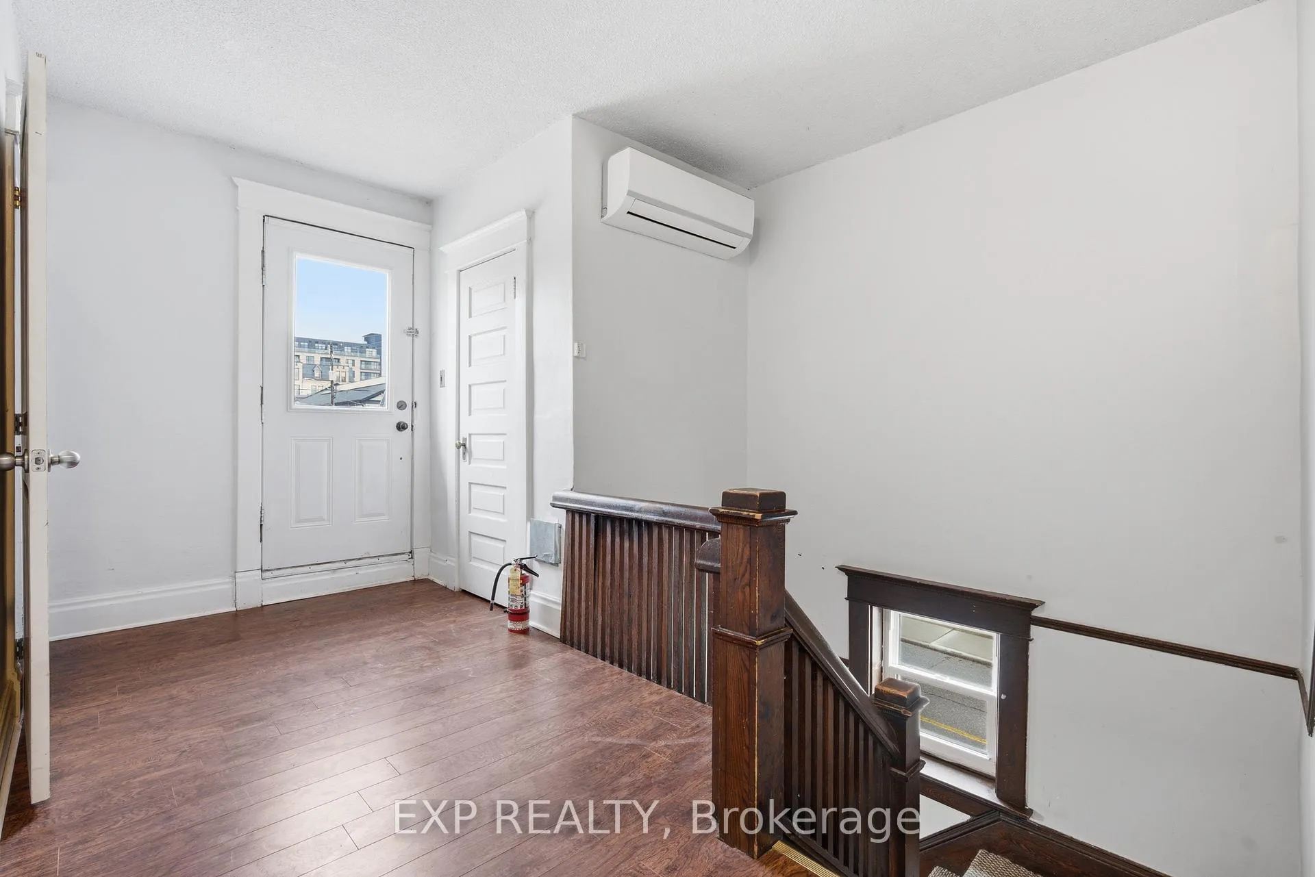 Photo 10 of 30 Regina Street N, Waterloo — HOMEH