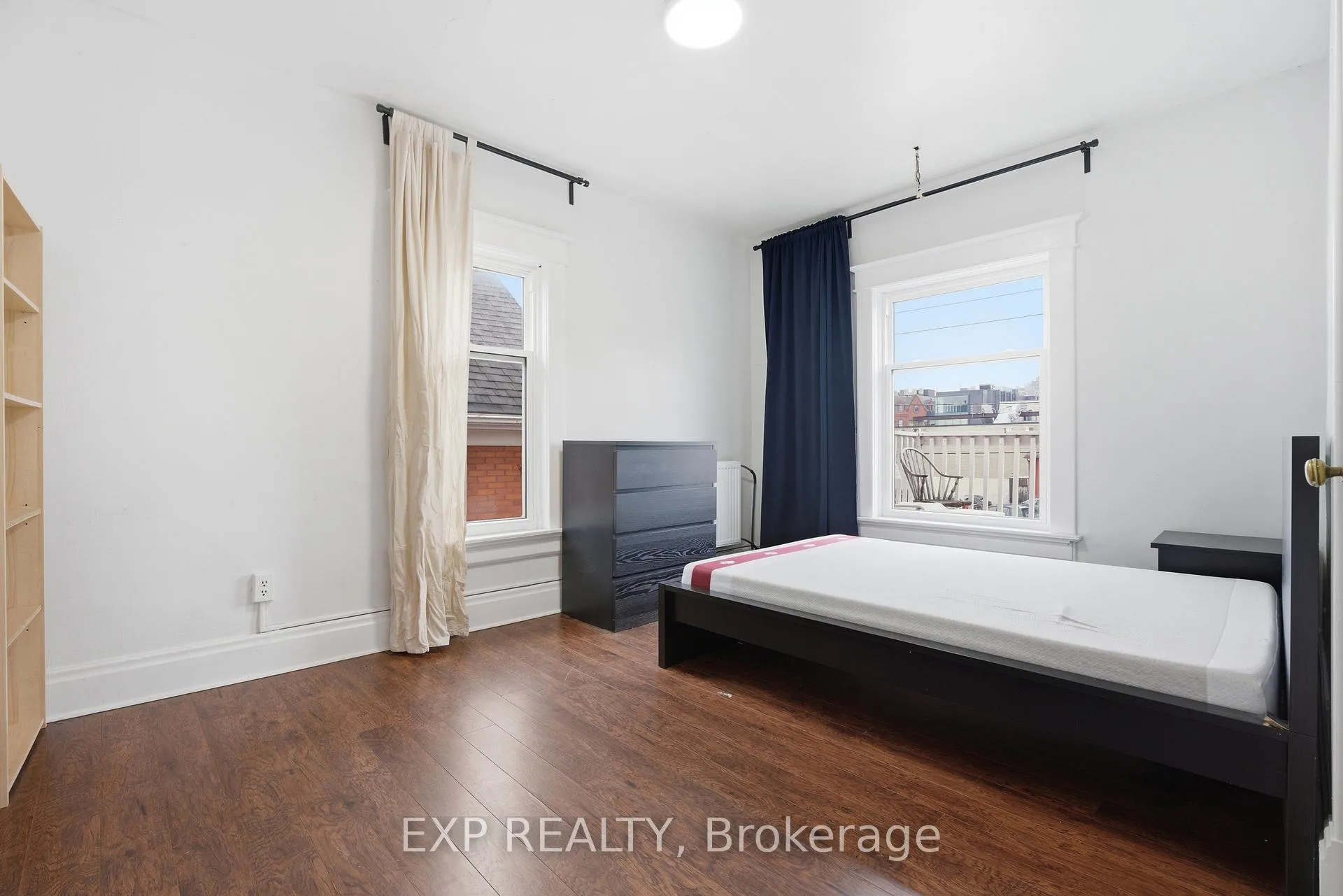 Photo 12 of 30 Regina Street N, Waterloo — HOMEH