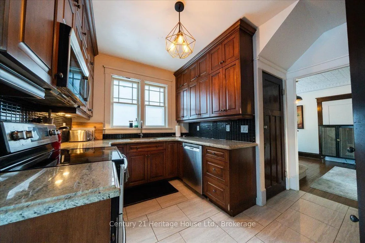 Photo 4 of 184 Weber Street E, Kitchener — HOMEH