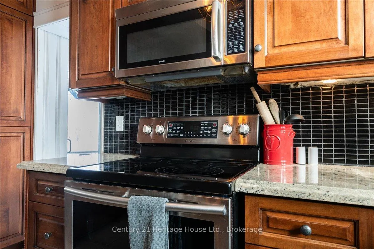 Photo 5 of 184 Weber Street E, Kitchener — HOMEH