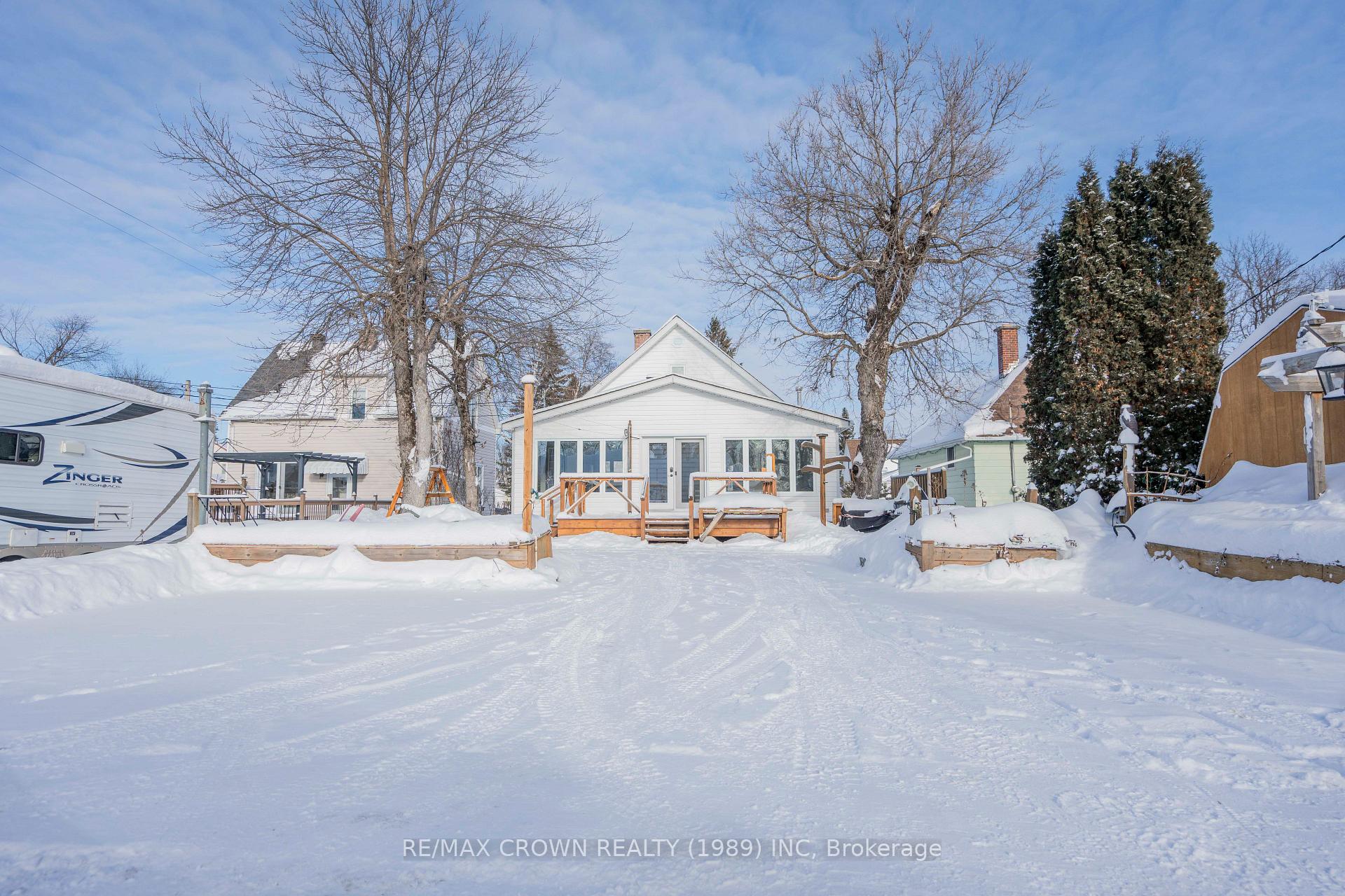 Photo 3 of 63 Bowman Avenue, Kapuskasing — HOMEH