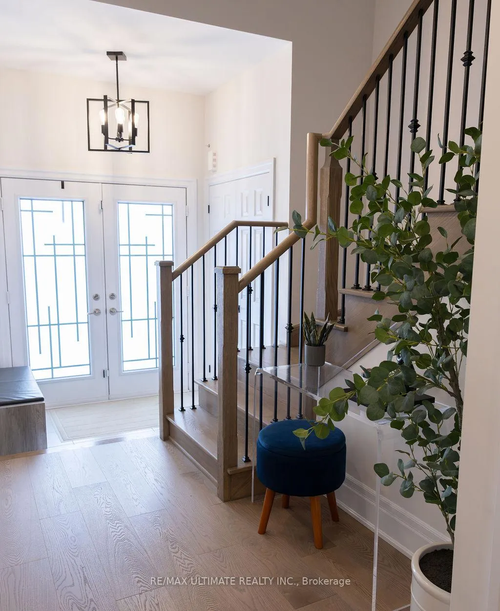 Photo 4 of 12 Branigan Crescent, Halton Hills, Georgetown — HOMEH