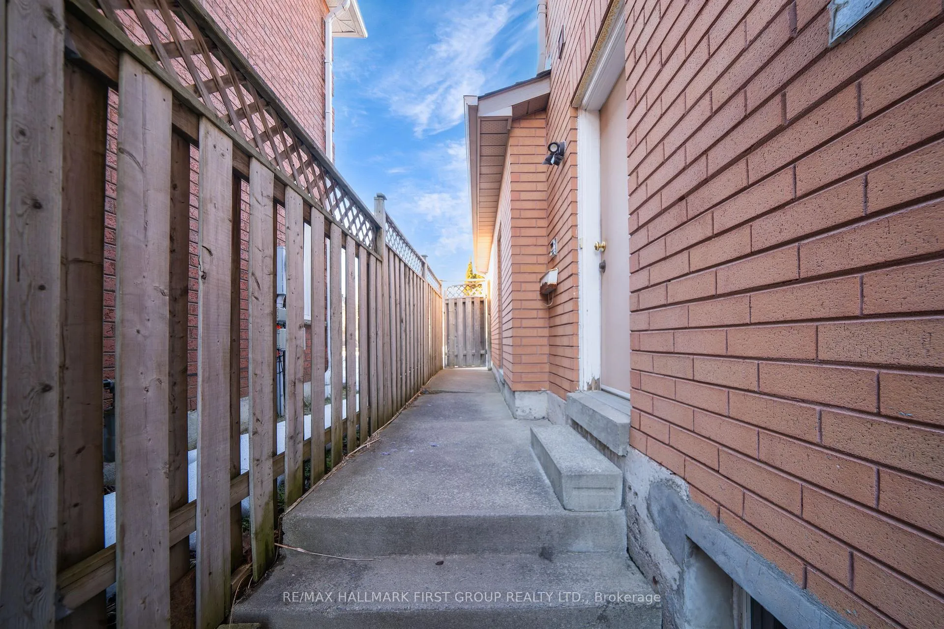 Photo 2 of 5 Claresholme Drive, Scarborough, Highland Creek — HOMEH