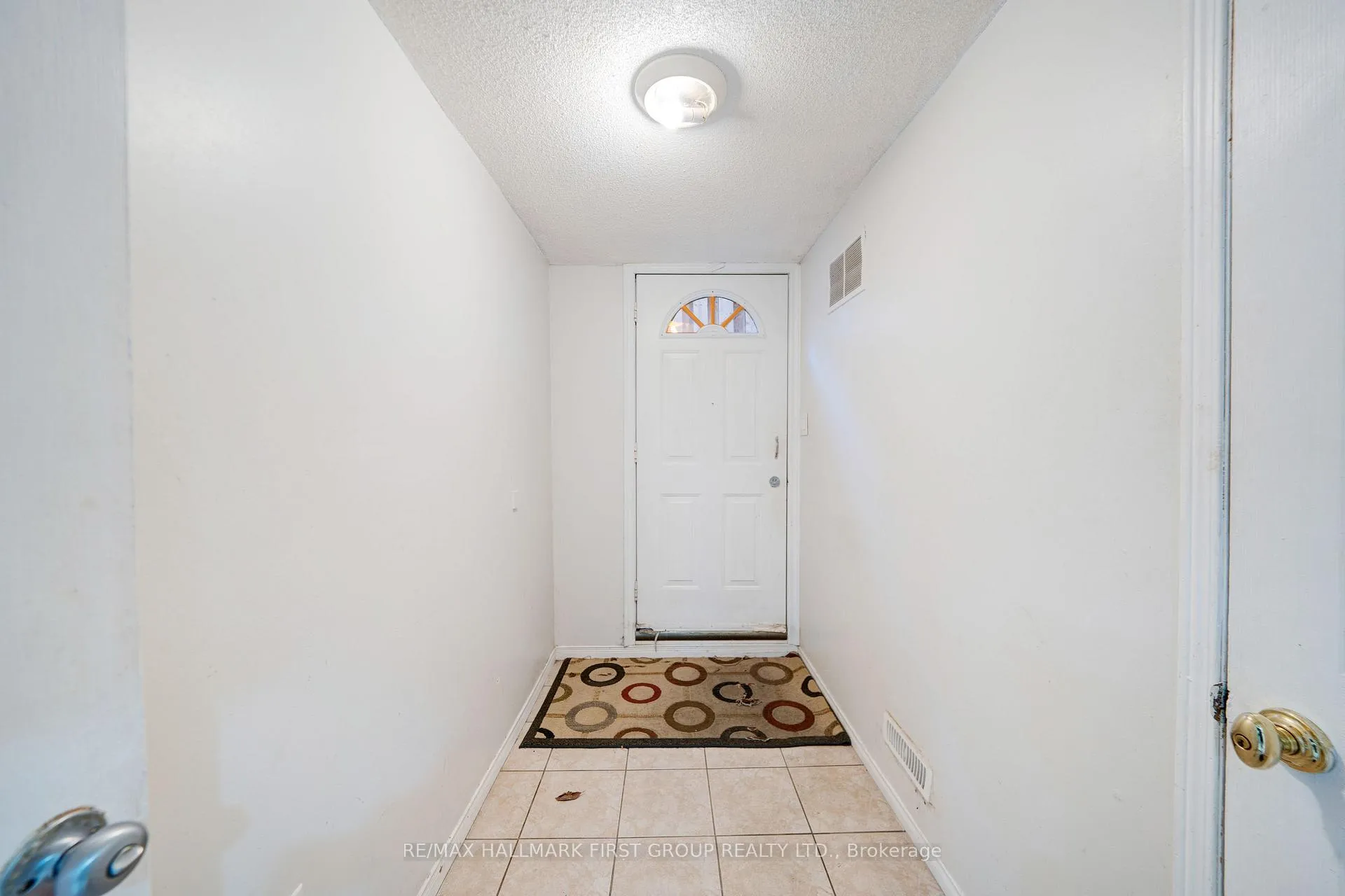 Photo 3 of 5 Claresholme Drive, Scarborough, Highland Creek — HOMEH