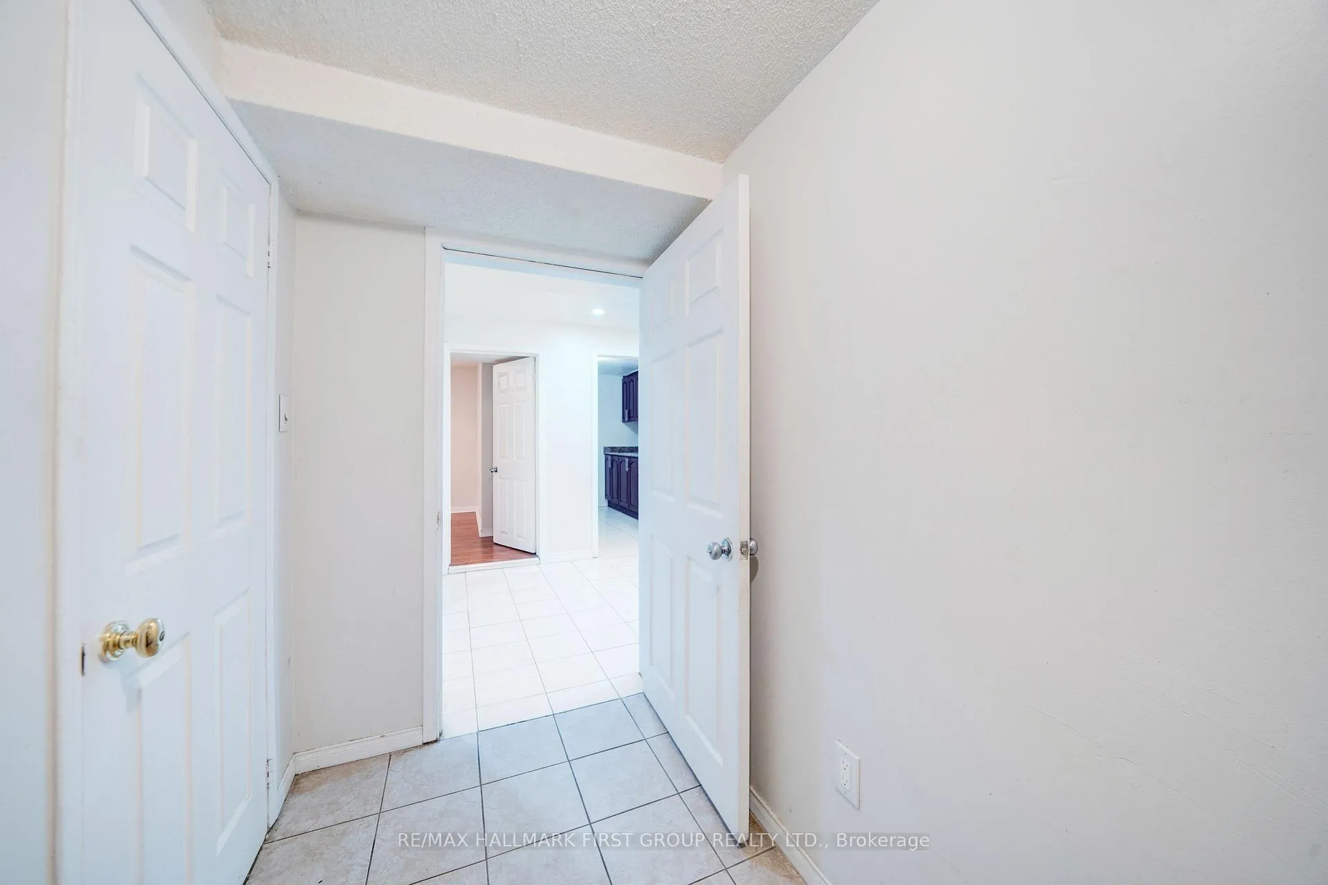 Photo 4 of 5 Claresholme Drive, Scarborough, Highland Creek — HOMEH
