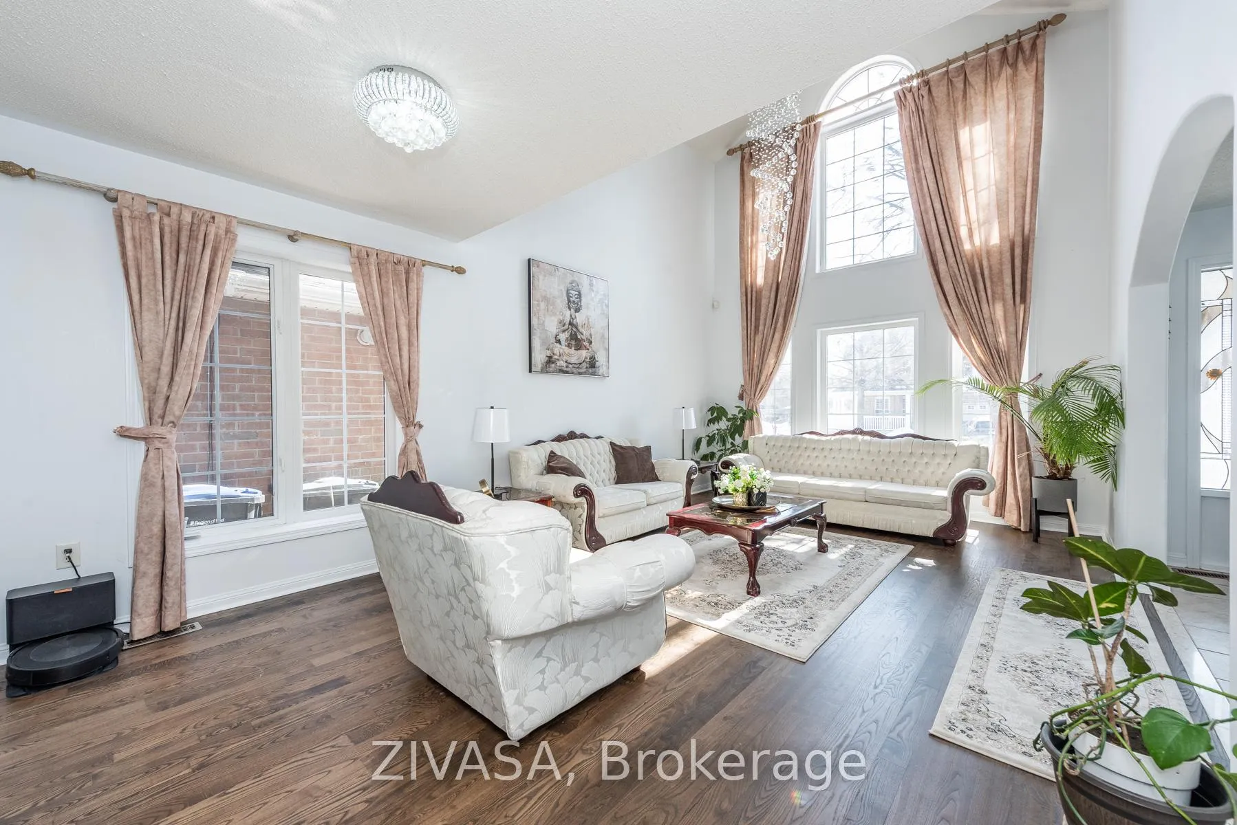 Photo 2 of 10 Upshall Drive, Brampton, Vales of Castlemore — HOMEH