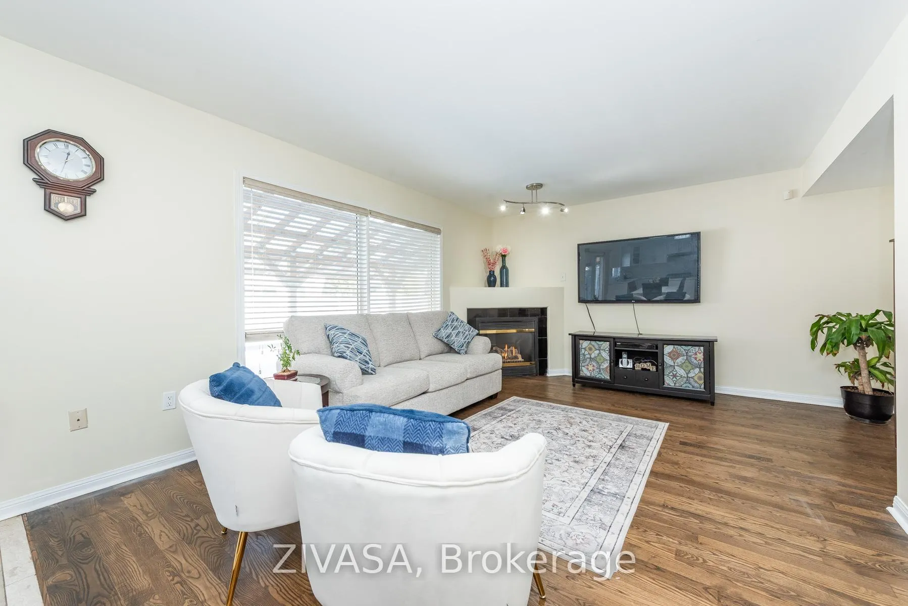 Photo 6 of 10 Upshall Drive, Brampton, Vales of Castlemore — HOMEH