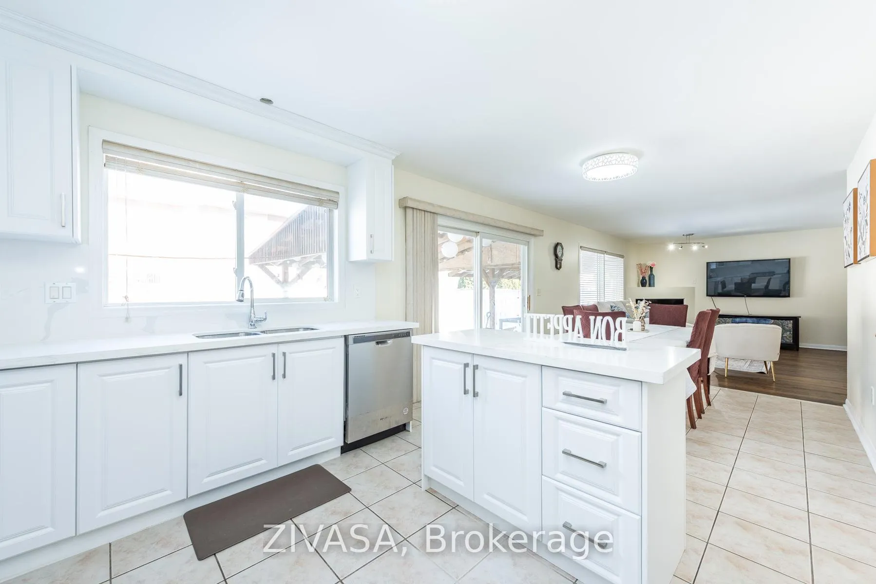 Photo 10 of 10 Upshall Drive, Brampton, Vales of Castlemore — HOMEH