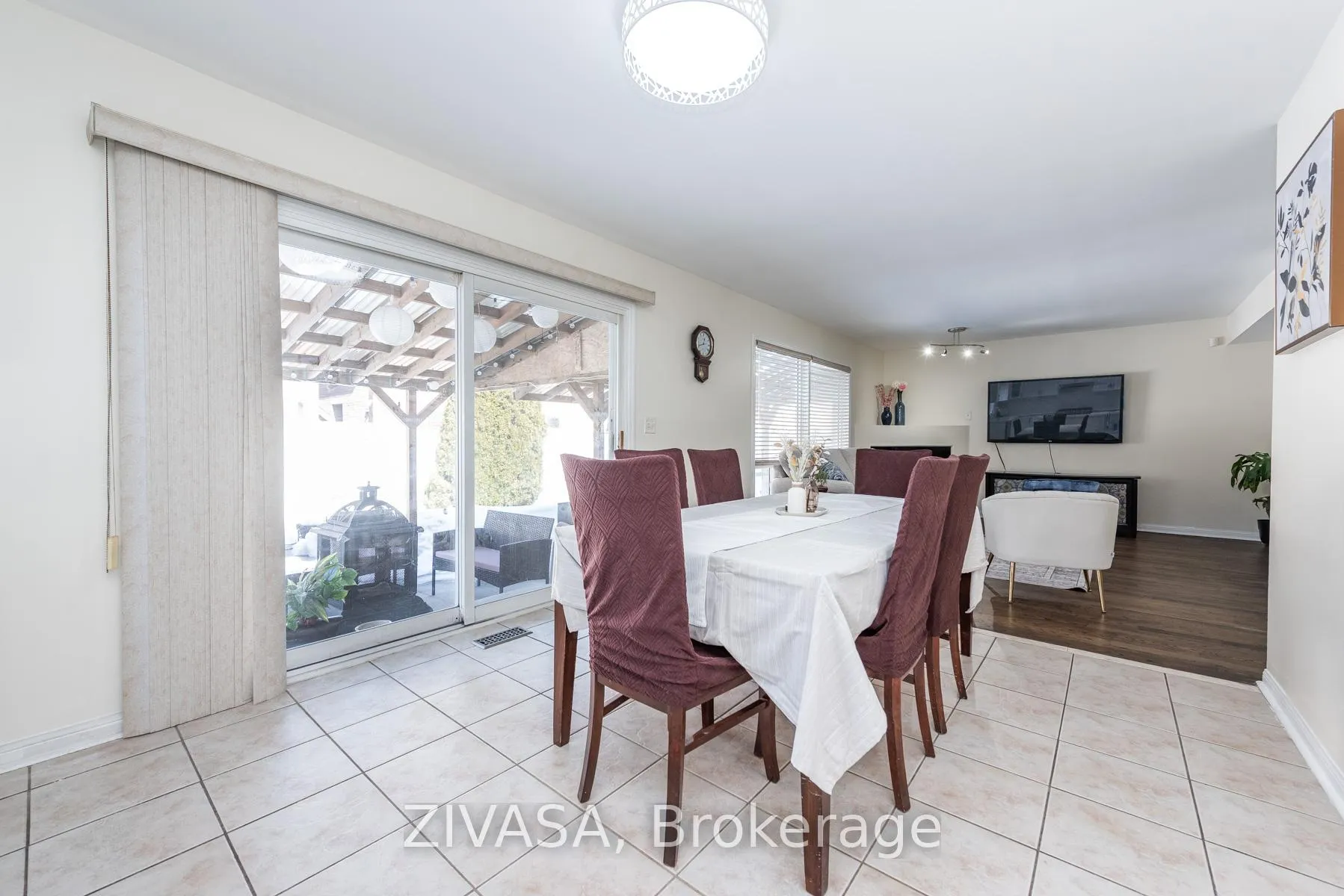 Photo 11 of 10 Upshall Drive, Brampton, Vales of Castlemore — HOMEH