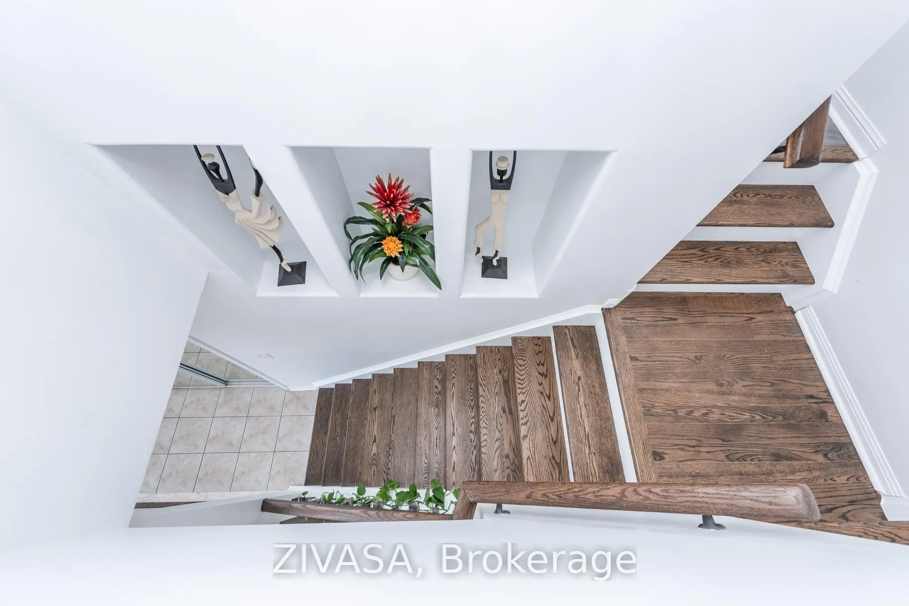 Photo 15 of 10 Upshall Drive, Brampton, Vales of Castlemore — HOMEH