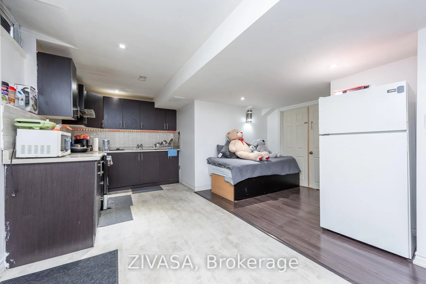 Photo 36 of 10 Upshall Drive, Brampton, Vales of Castlemore — HOMEH