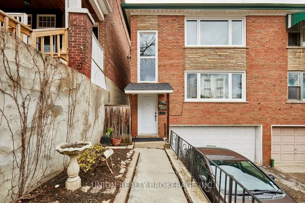 Photo 1 of Unit UPPER, 125 Willow Avenue, Toronto, The Beaches — HOMEH