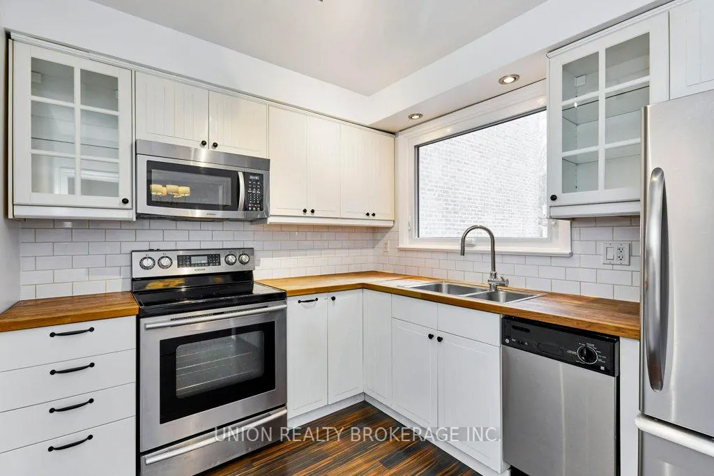 Photo 4 of Unit UPPER, 125 Willow Avenue, Toronto, The Beaches — HOMEH