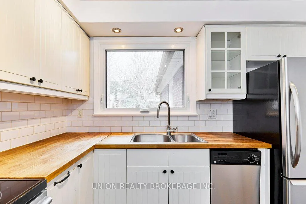 Photo 5 of Unit UPPER, 125 Willow Avenue, Toronto, The Beaches — HOMEH