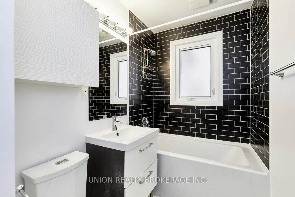 Photo 13 of Unit UPPER, 125 Willow Avenue, Toronto, The Beaches — HOMEH