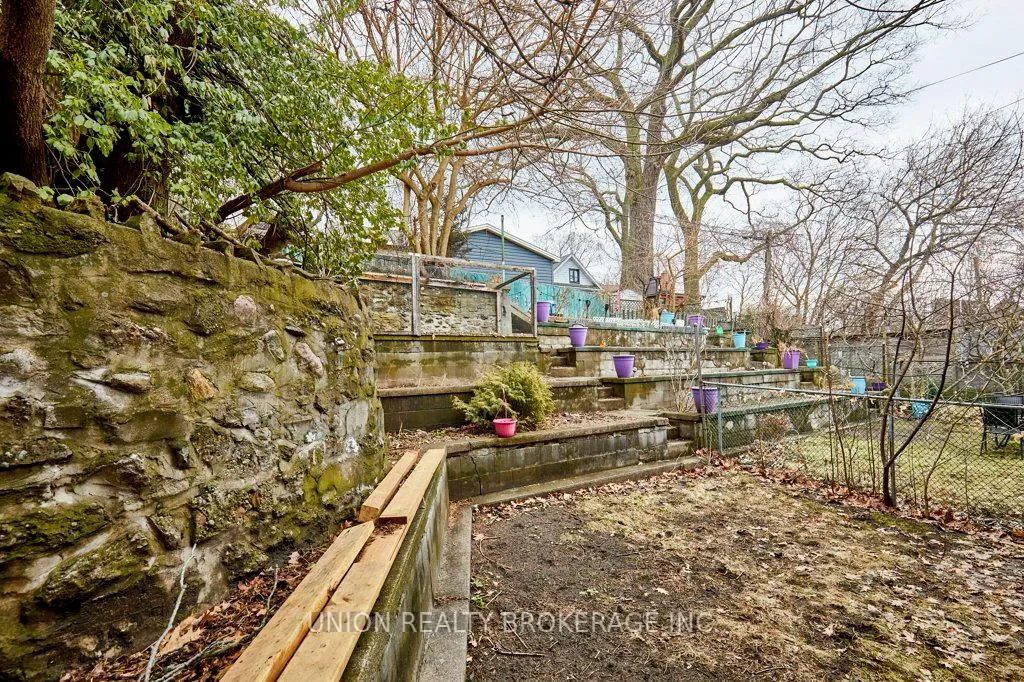 Photo 15 of Unit UPPER, 125 Willow Avenue, Toronto, The Beaches — HOMEH