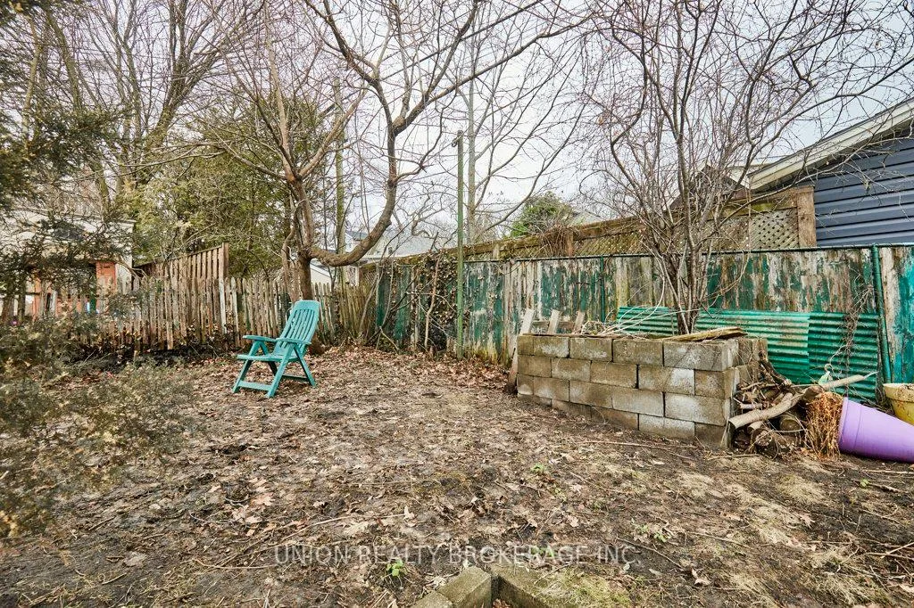 Photo 17 of Unit UPPER, 125 Willow Avenue, Toronto, The Beaches — HOMEH