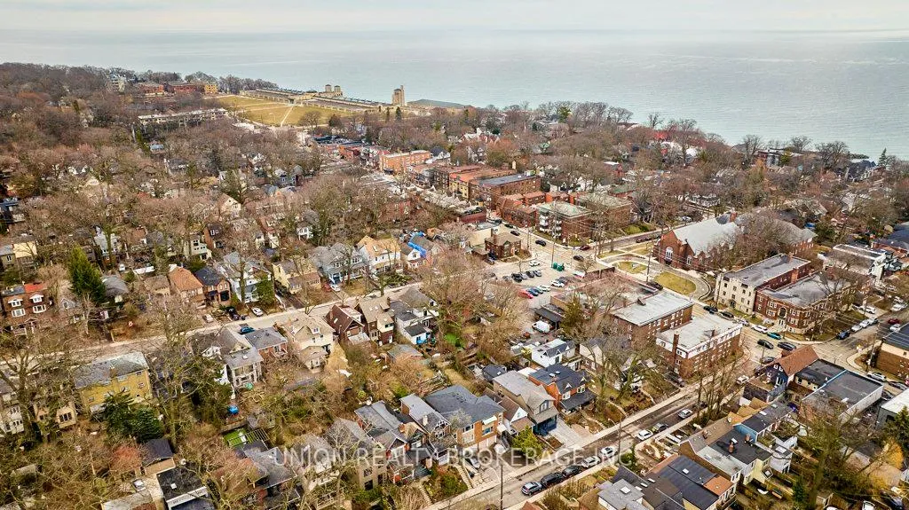 Photo 18 of Unit UPPER, 125 Willow Avenue, Toronto, The Beaches — HOMEH